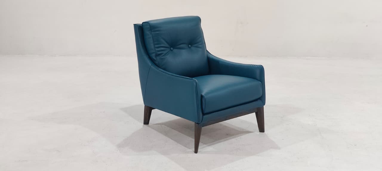 C011-003-24(4) - ARM CHAIR - BLR WH