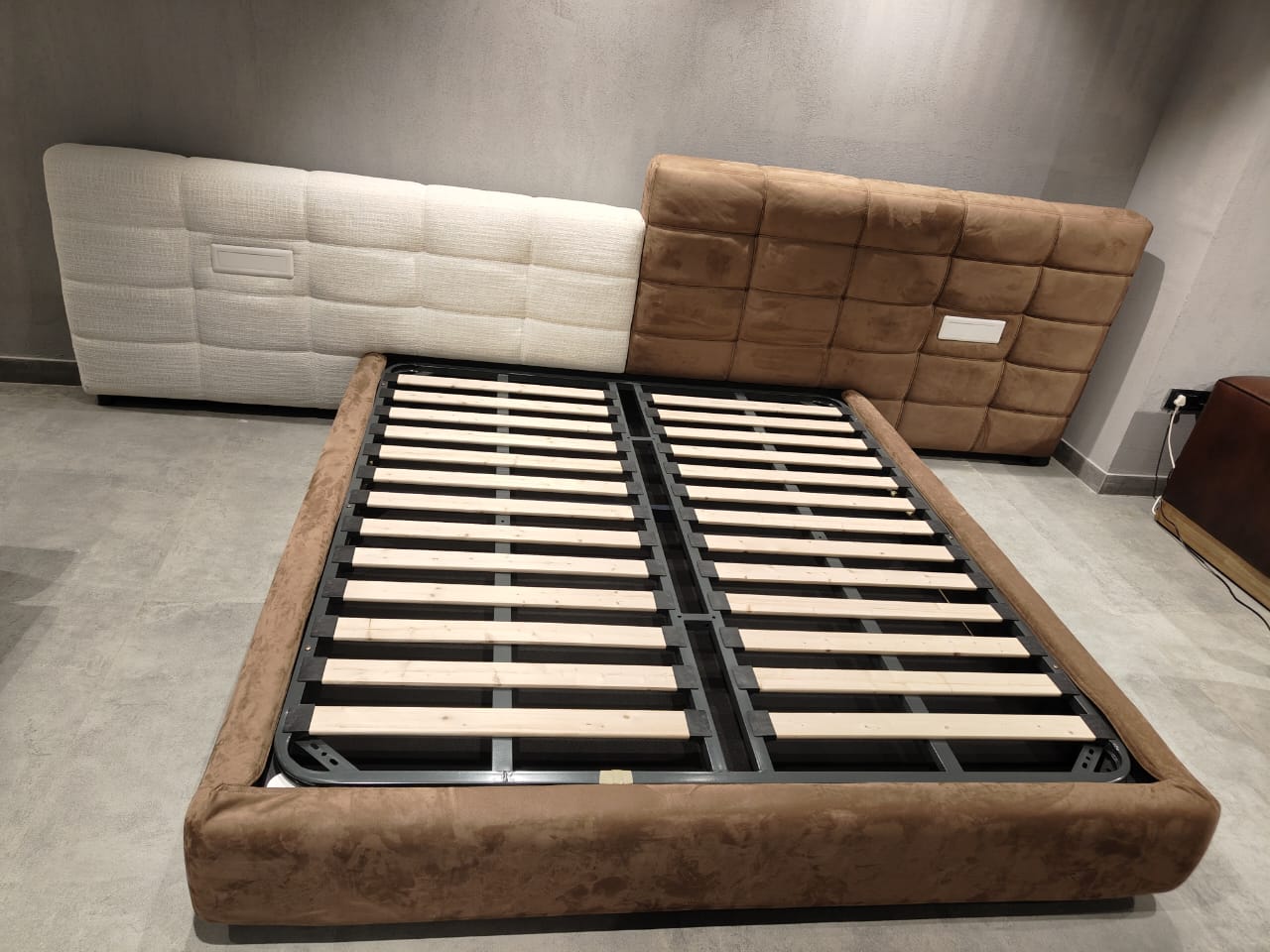A2047 - KING STORAGE BED - IND