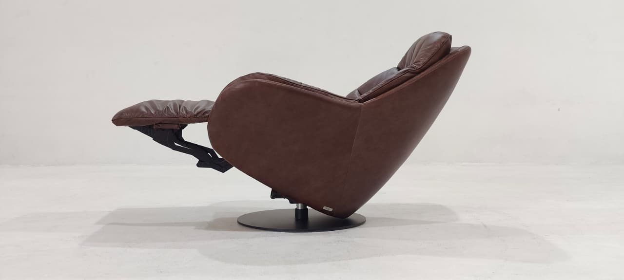 C244-F45-14 - ARM CHAIR - BLR WH