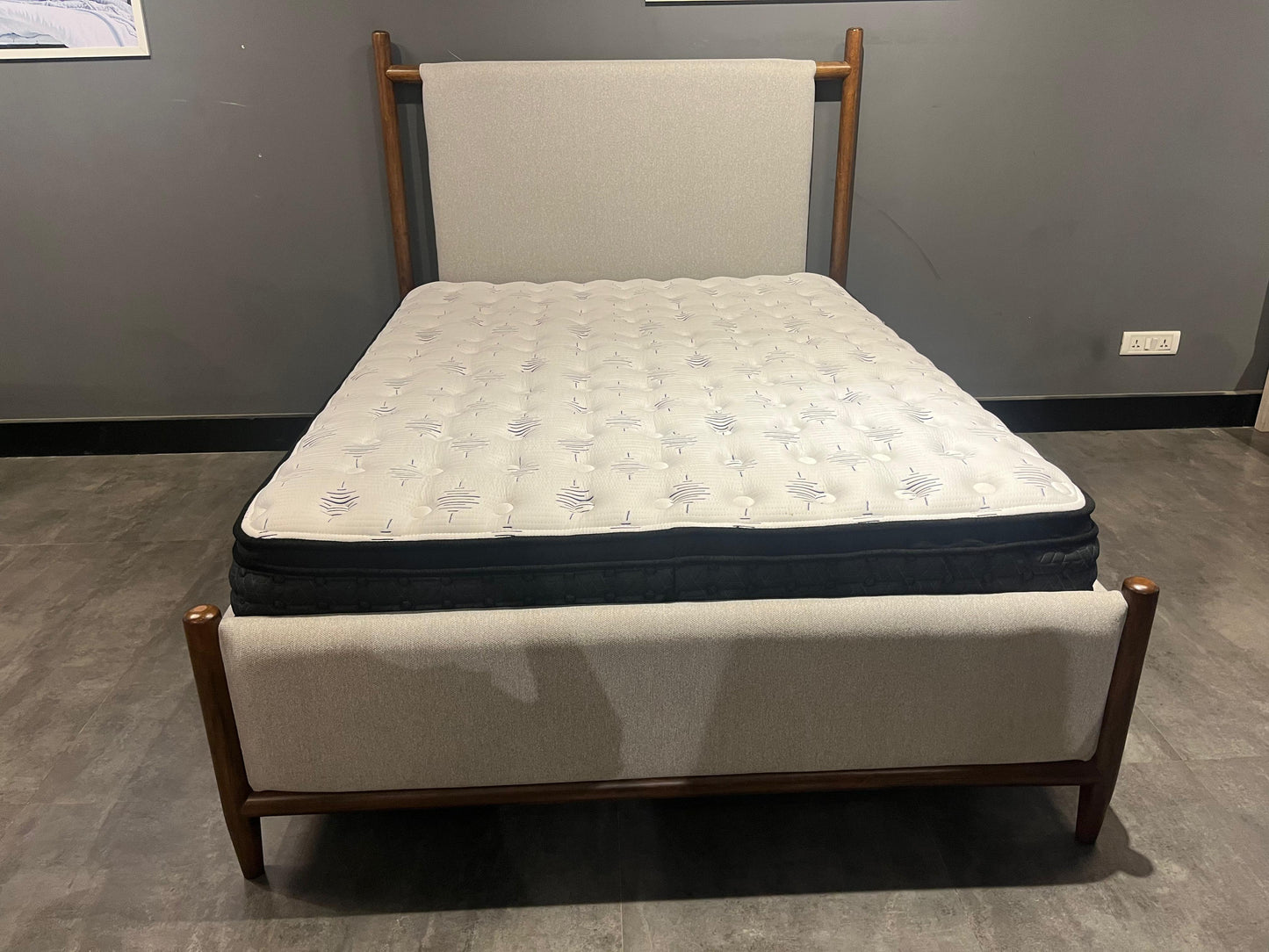 B615-81W1+97W1(2) - QUEEN PANEL BED - NAR