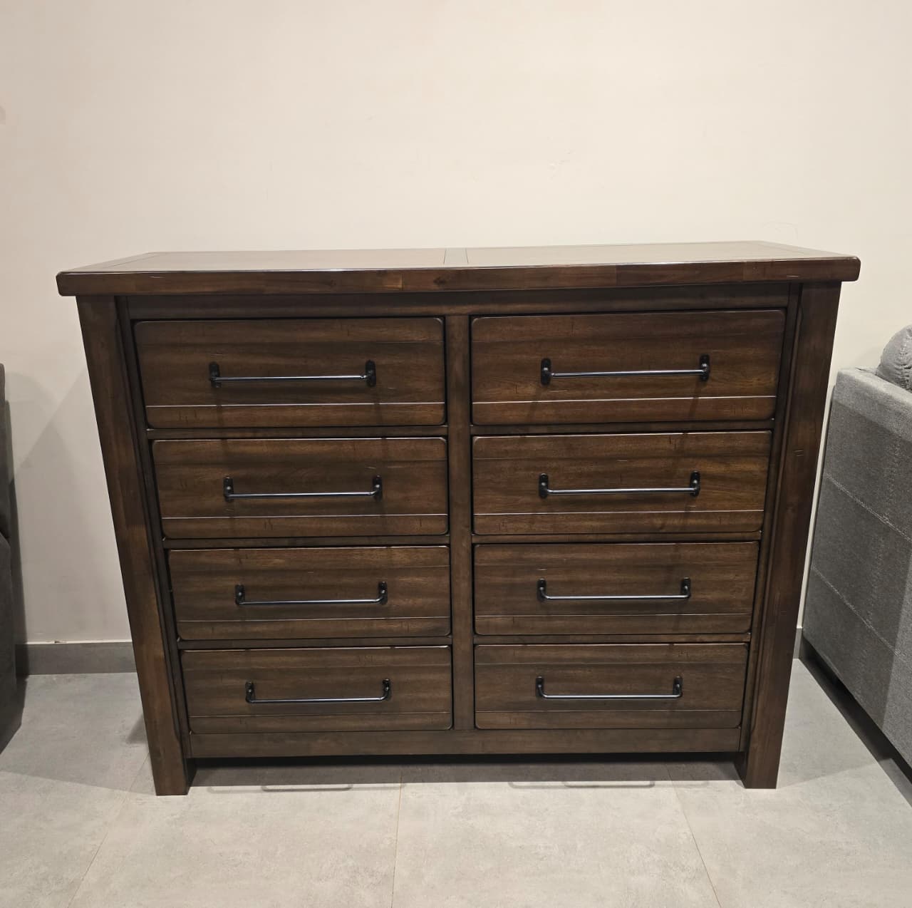 B633-31 - DRESSER - OUTLET