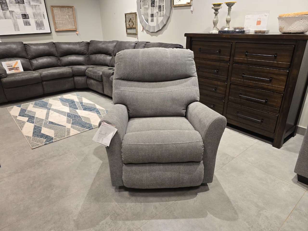 5530525 - 1 SEATER RECLINER(MANUAL) - OUTLET