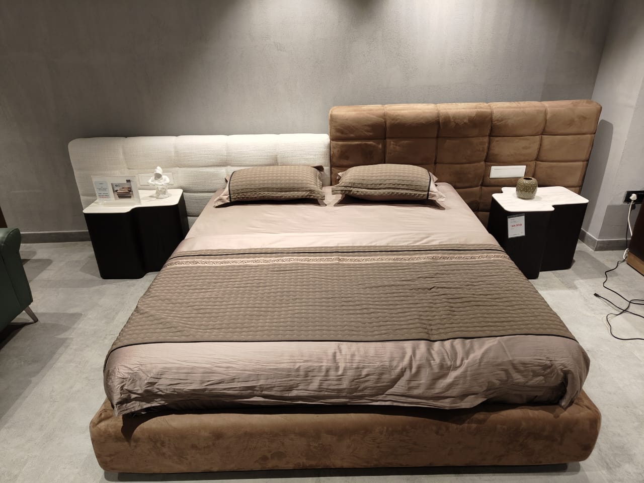 A2047 - KING STORAGE BED - IND