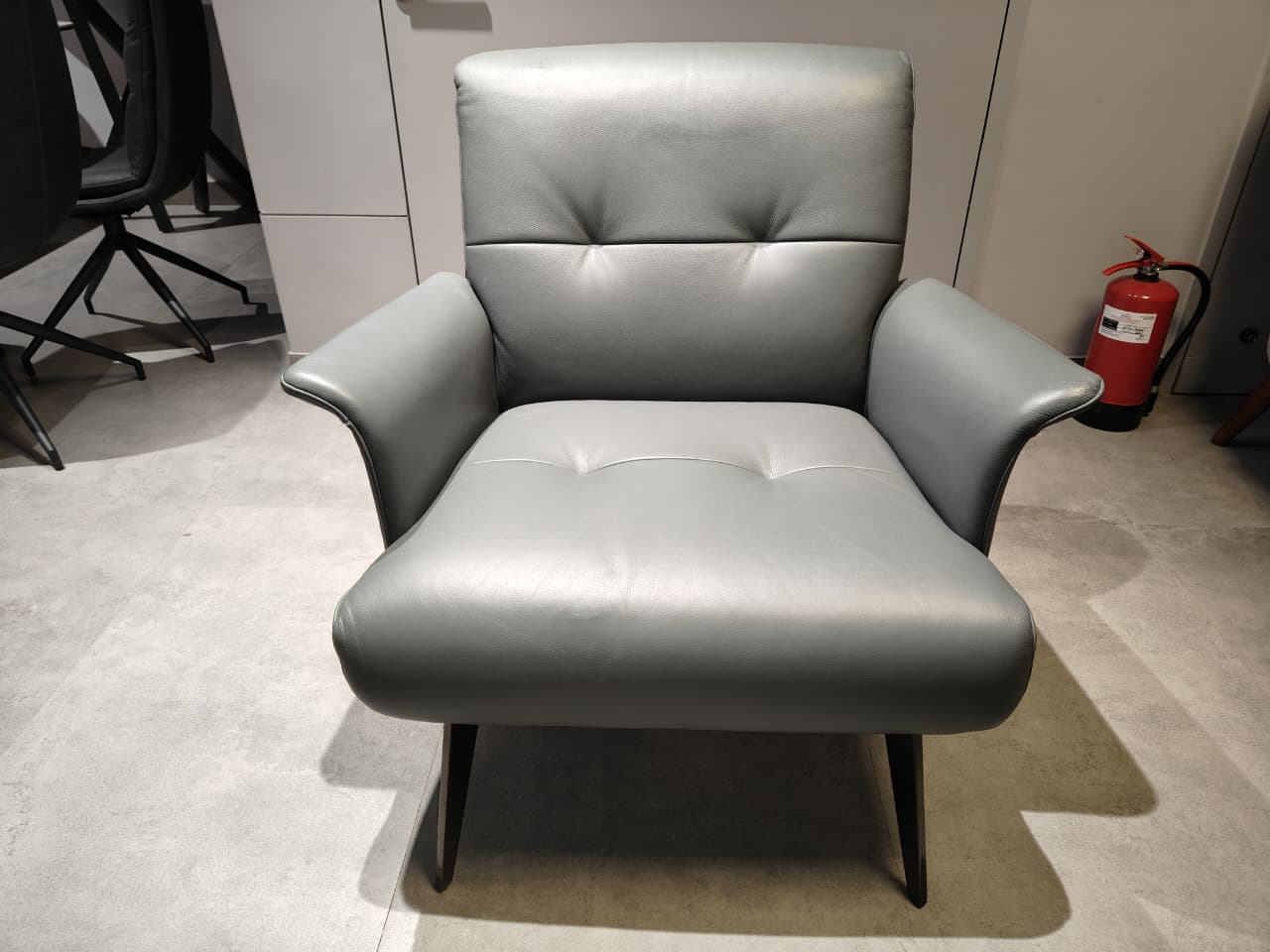 A052(2) - ACCENT CHAIR - IND