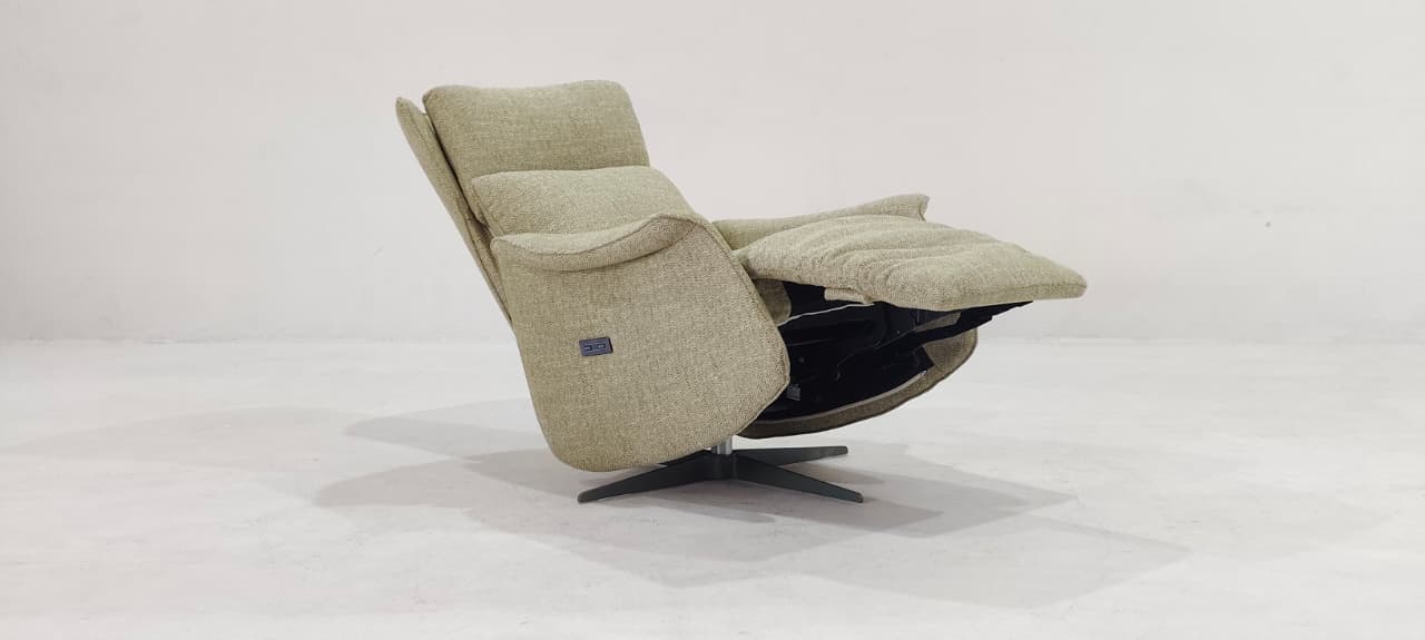 C243-F44-78 - ARM CHAIR - BLR WH