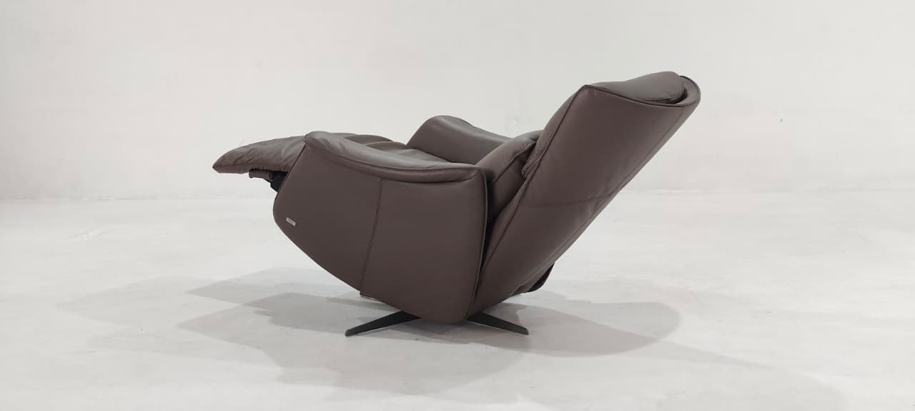C243-F44-10 - ARM CHAIR - BLR WH