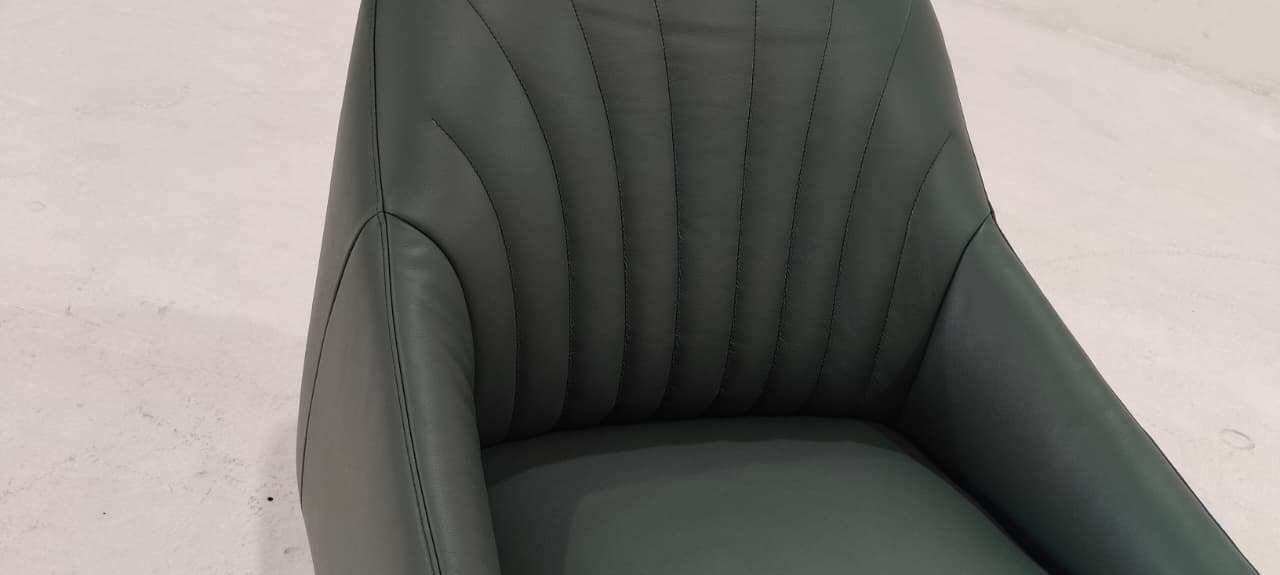C014-003-14 - ARM CHAIR - BLR WH
