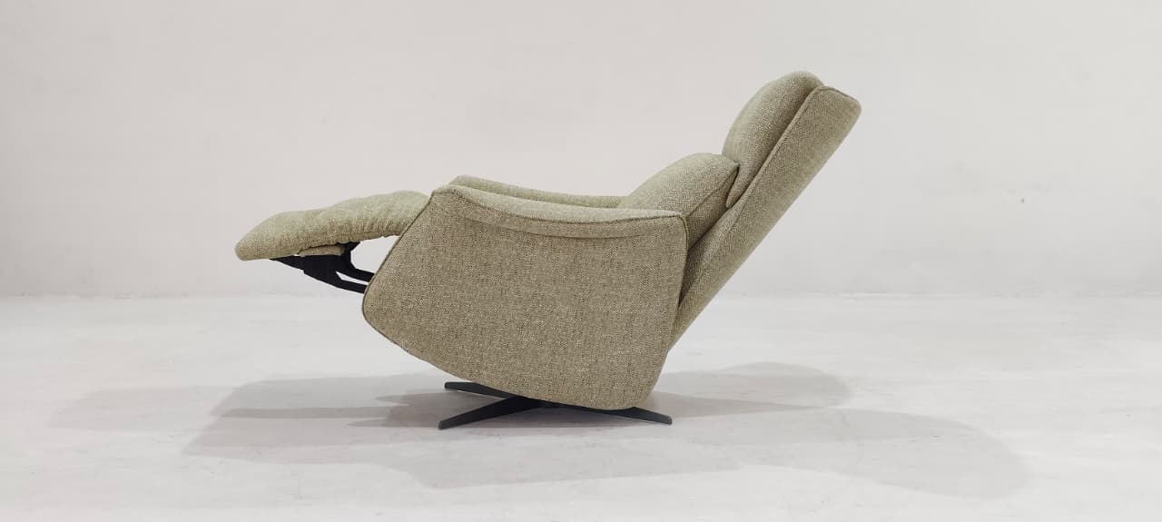 C243-F44-78 - ARM CHAIR - BLR WH