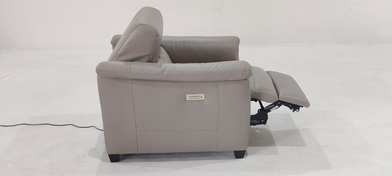 C068-N54-A0BK(2) - ARM CHAIR - BLR WH