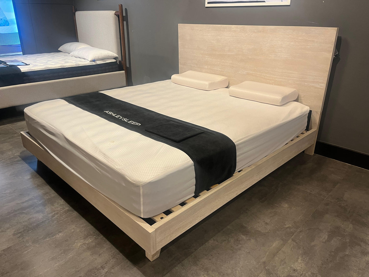 B872-56W1+58W1(1) - KING PANEL BED - NAR