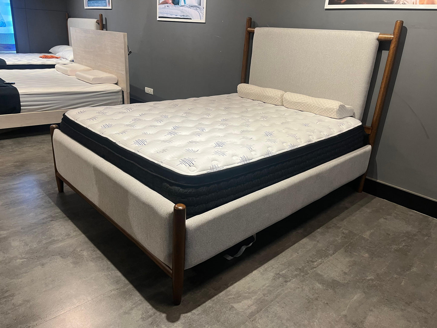 B615-81W1+97W1(2) - QUEEN PANEL BED - NAR