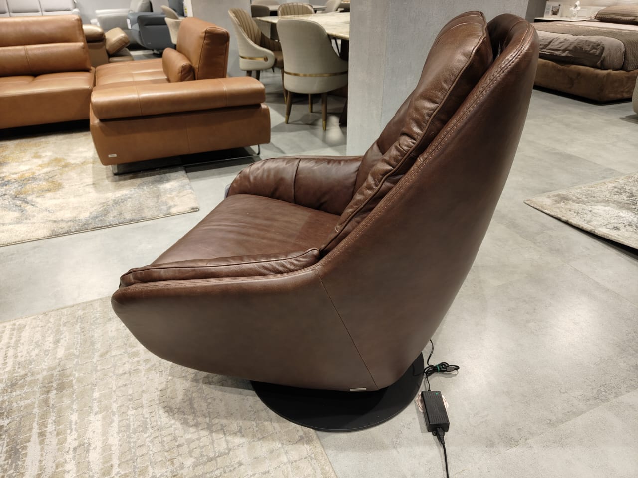 C244-F45-14 - ARM CHAIR - IND