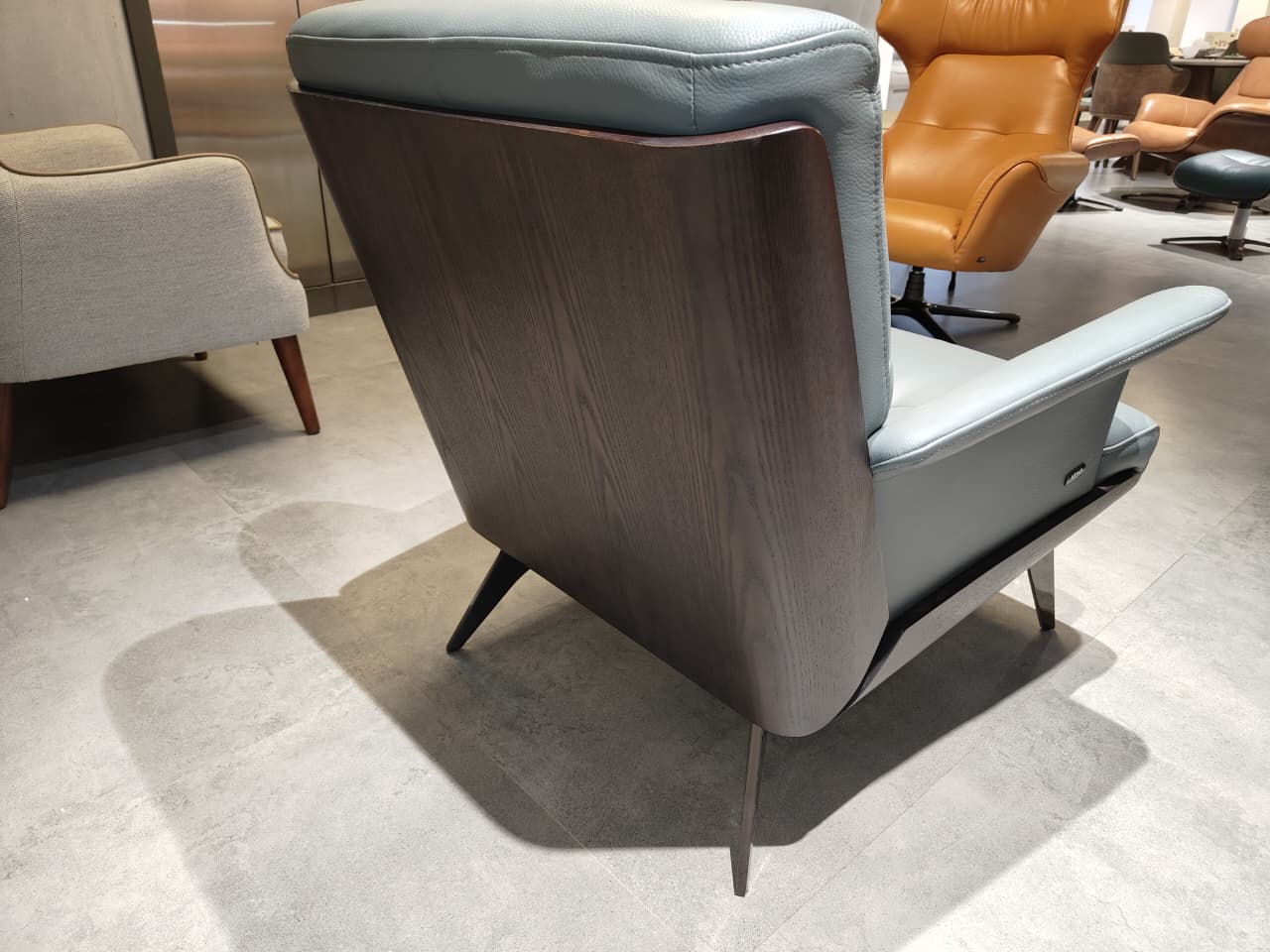 A052(2) - ACCENT CHAIR - IND