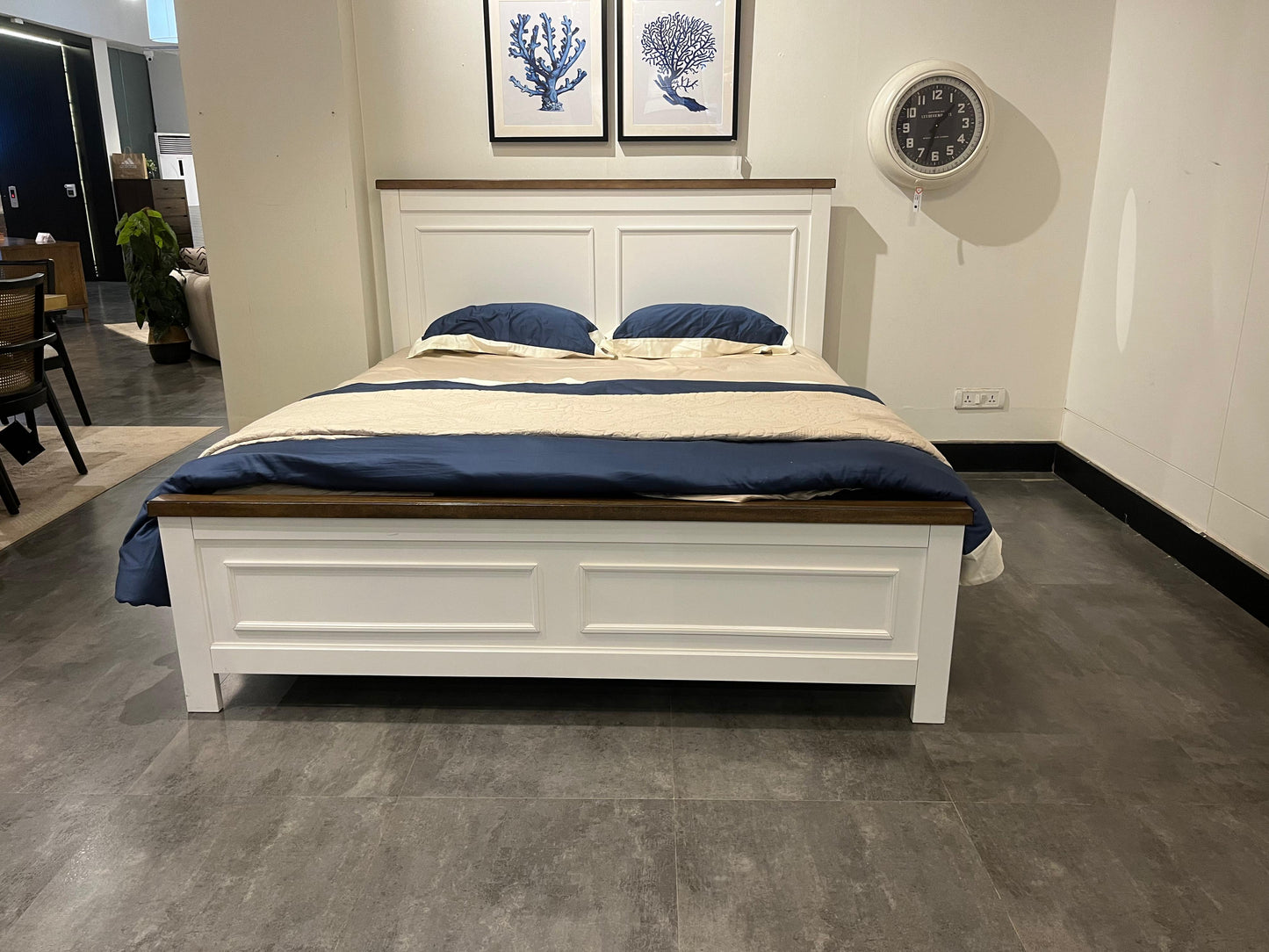 B5168-82W1+197W1 - KING PANEL BED - NAR
