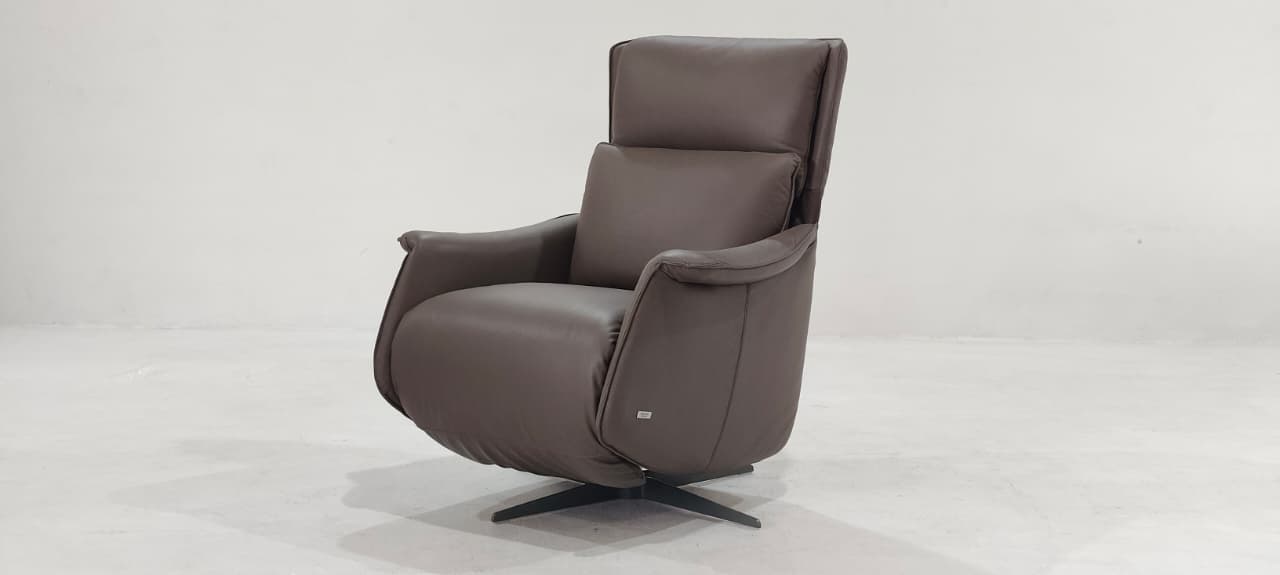 C243-F44-10 - ARM CHAIR - BLR WH