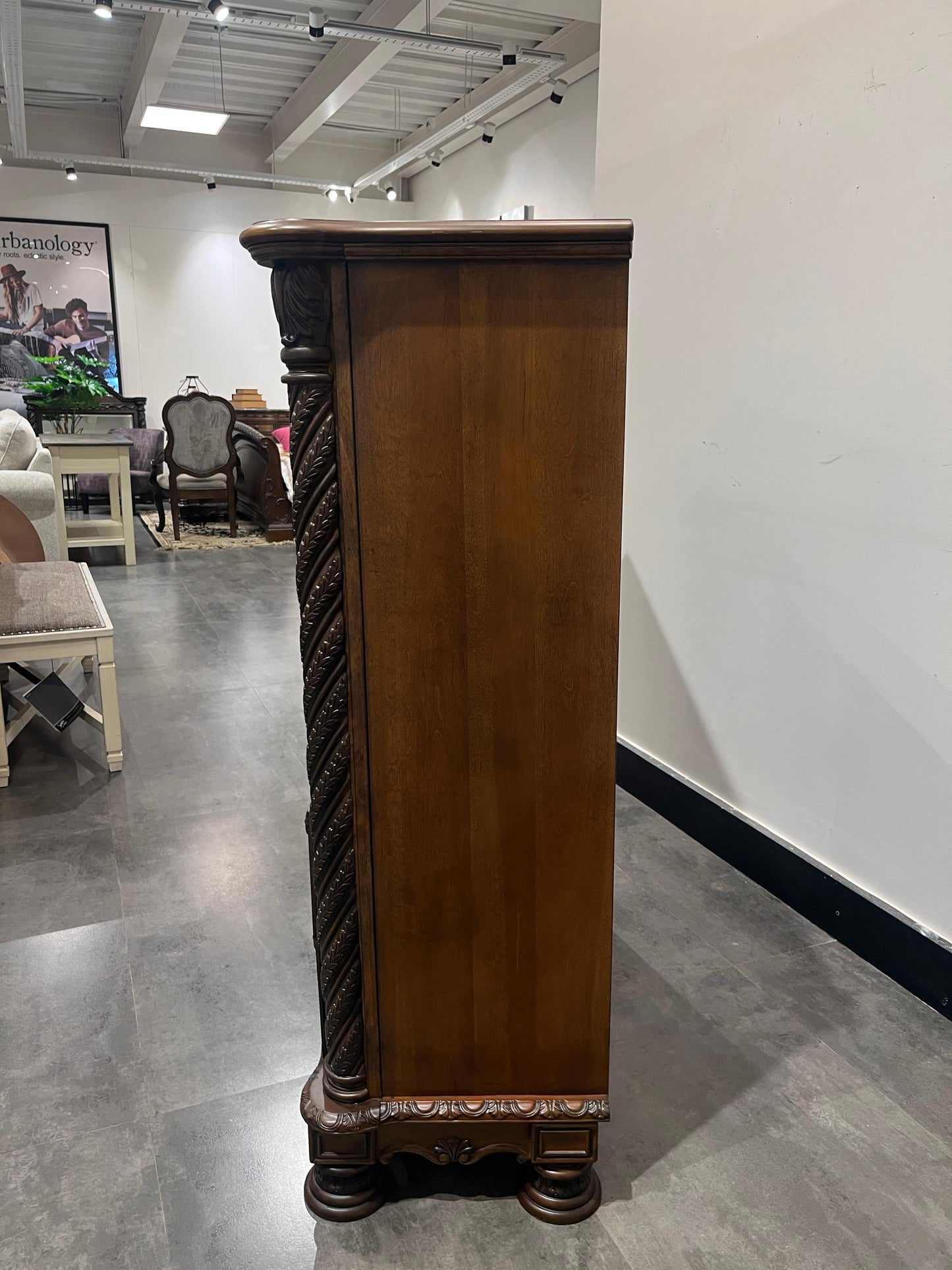 B553-46 - CHEST OF DRAWERS - NAR