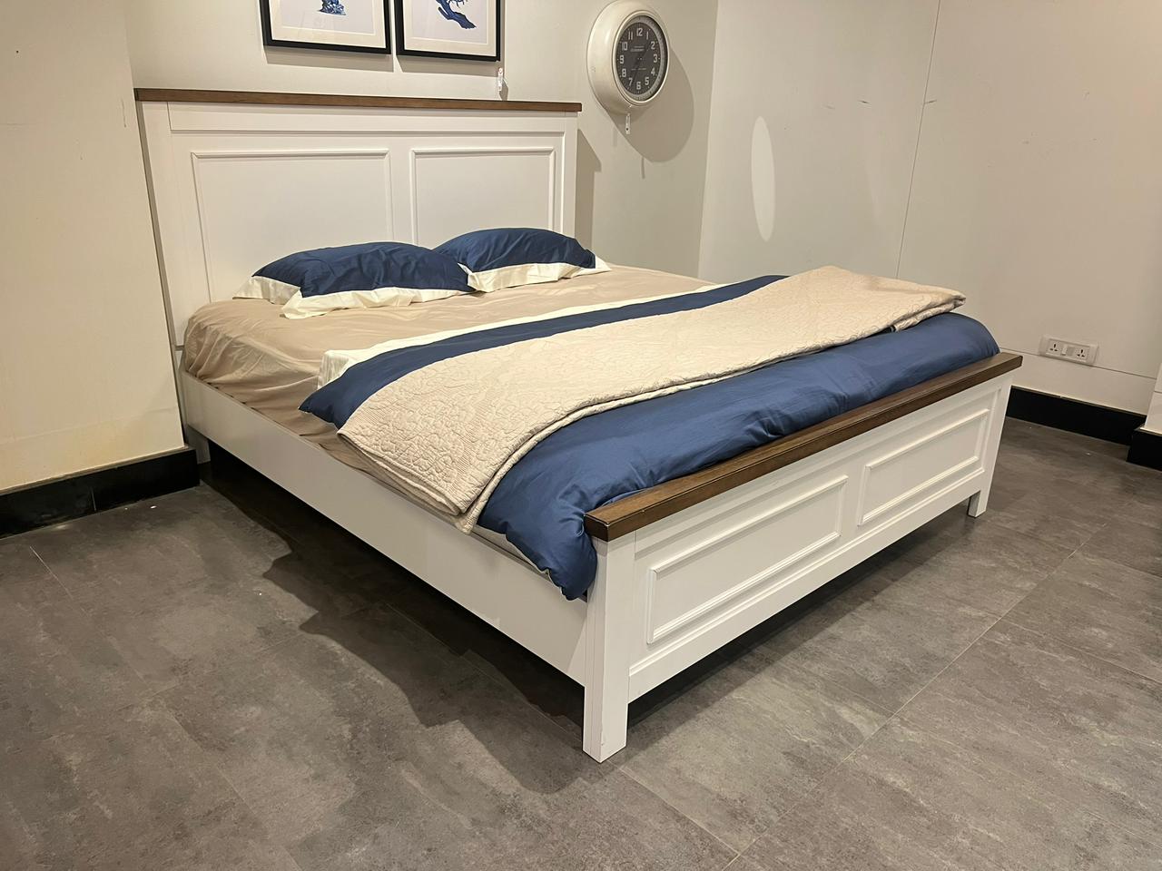 B5168-82W1+197W1 - KING PANEL BED - NAR