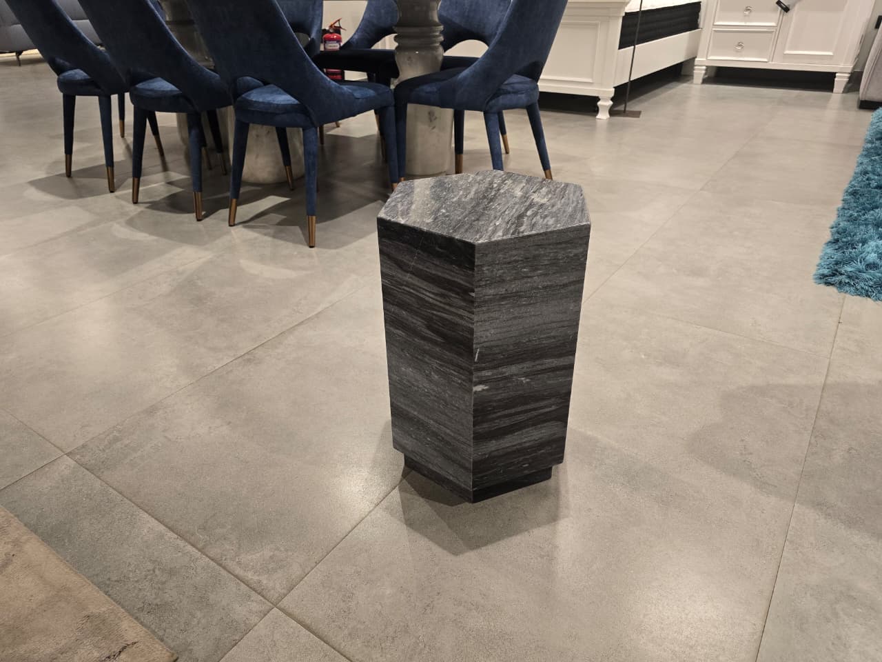 BBJ030 - SIDE TABLE - OUTLET