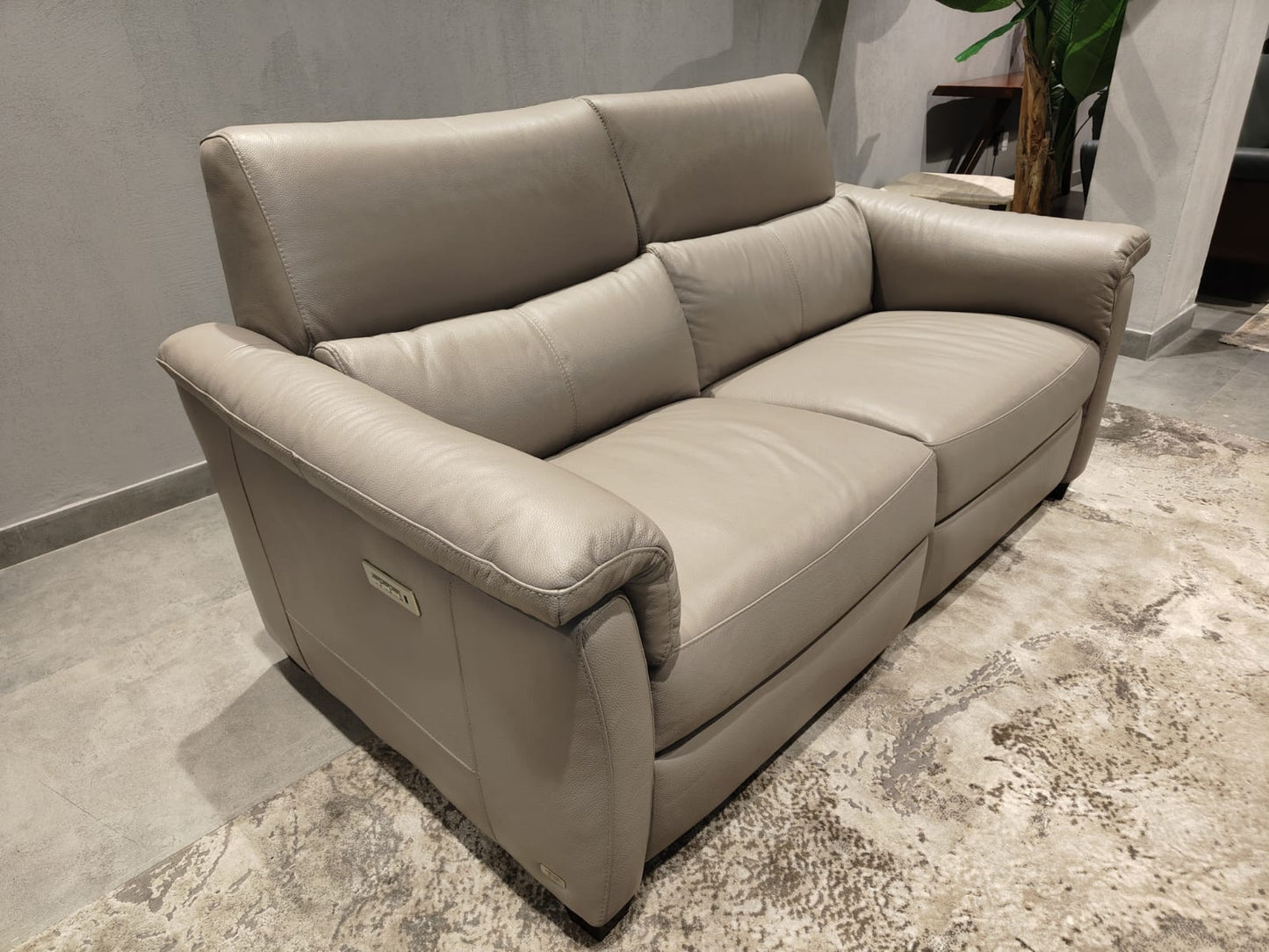 C068-A0BK - 3+2+1 SEATER RECLINER(ELECTRIC) - IND