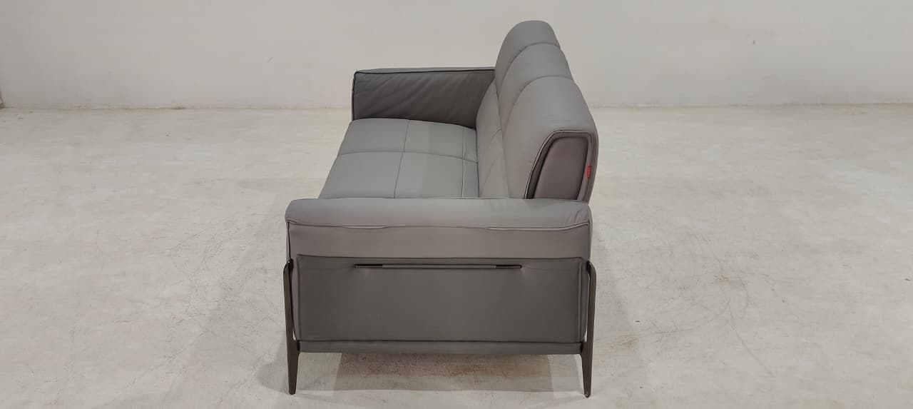 8181(1) - 3 SEATER - BLR WH
