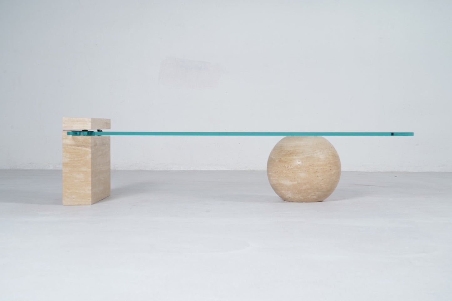 LC-167(1) - COFFEE TABLE - OUTLET