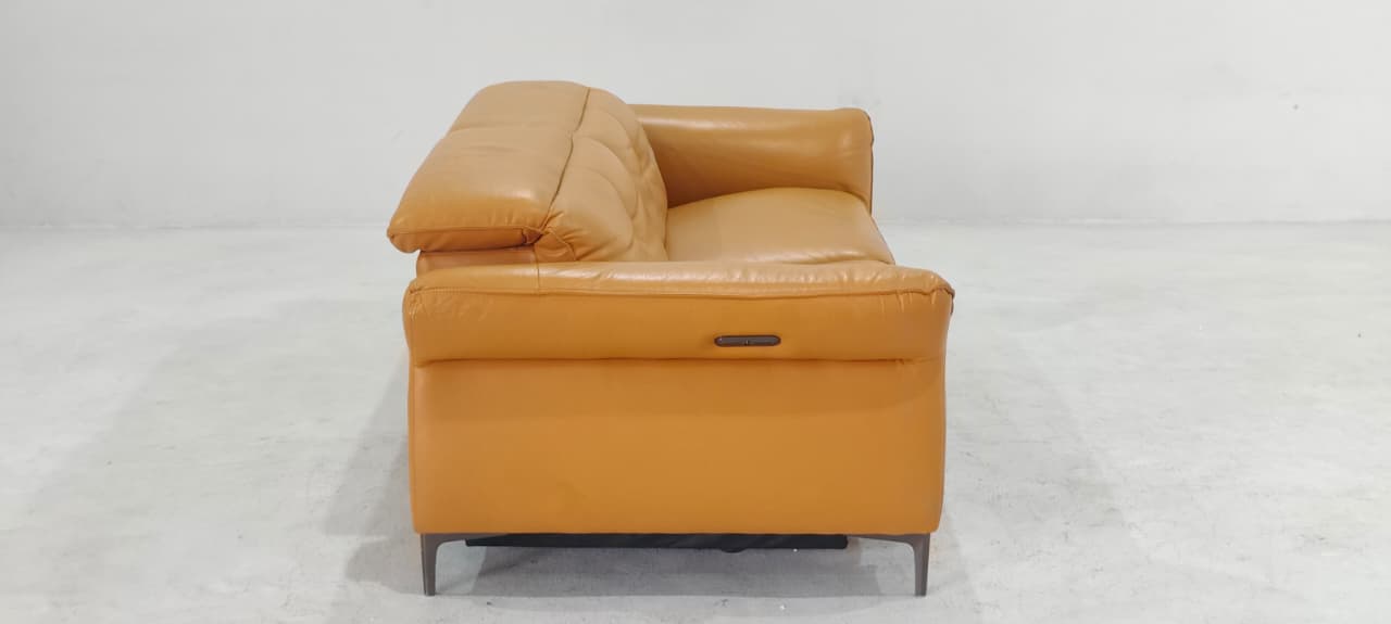 KM.5057 - 3 SEATER RECLINER(ELECTRIC) - OUTLET