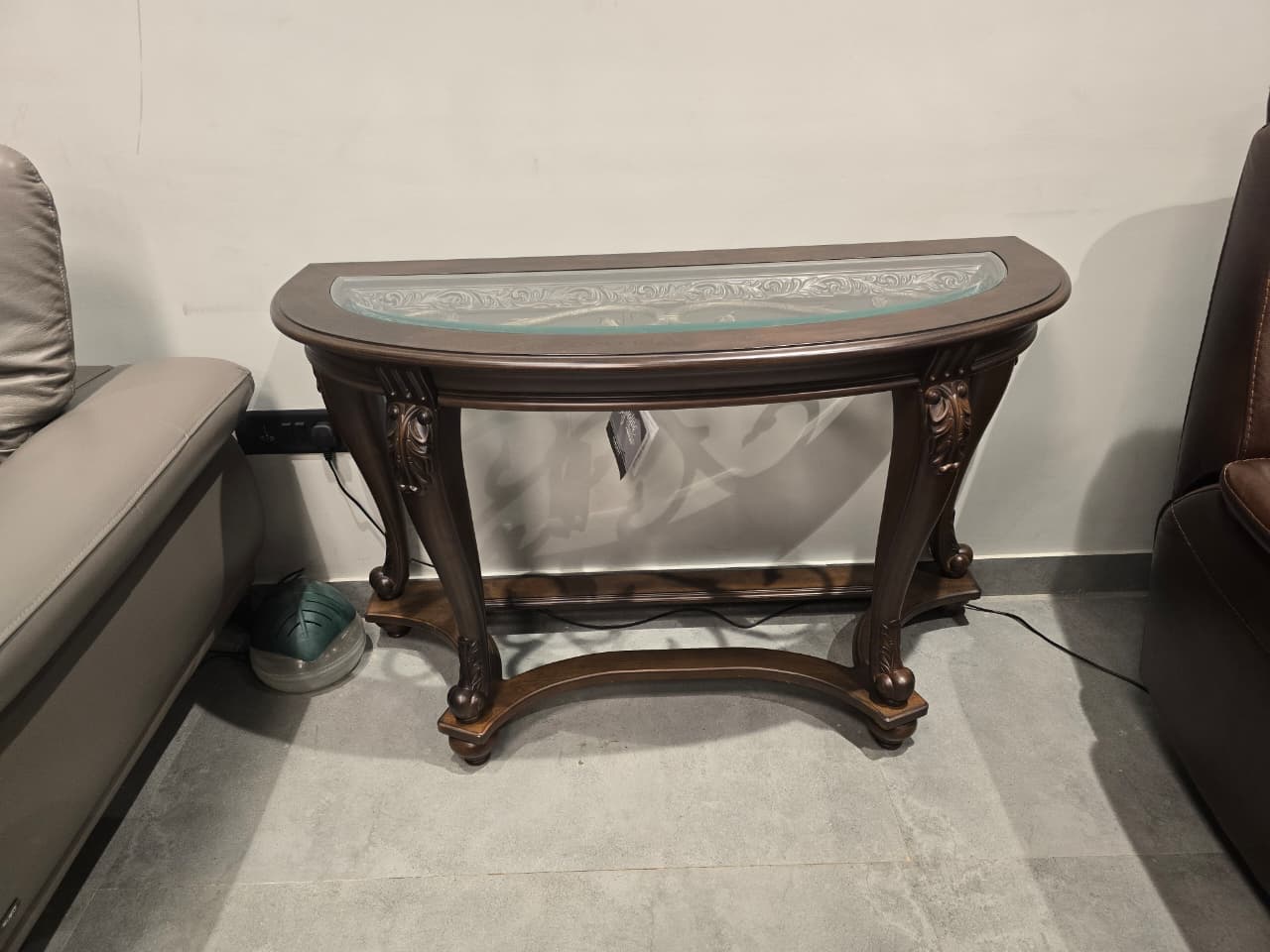 T499-4 - SOFA TABLE - OUTLET