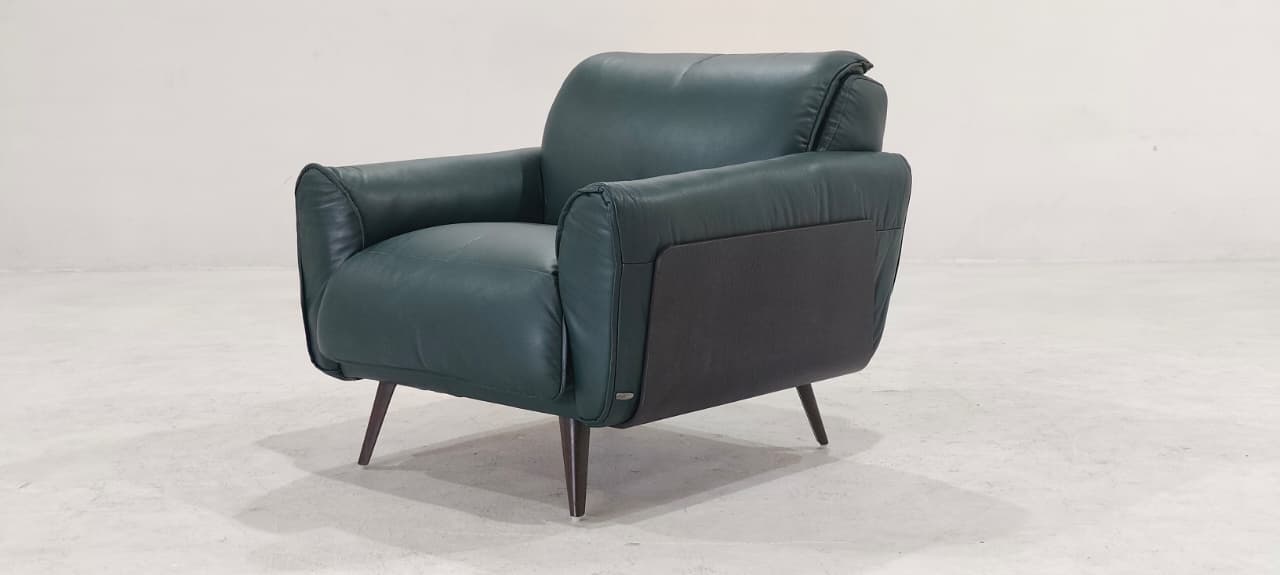B993-233-24 - ARM CHAIR - BLR WH