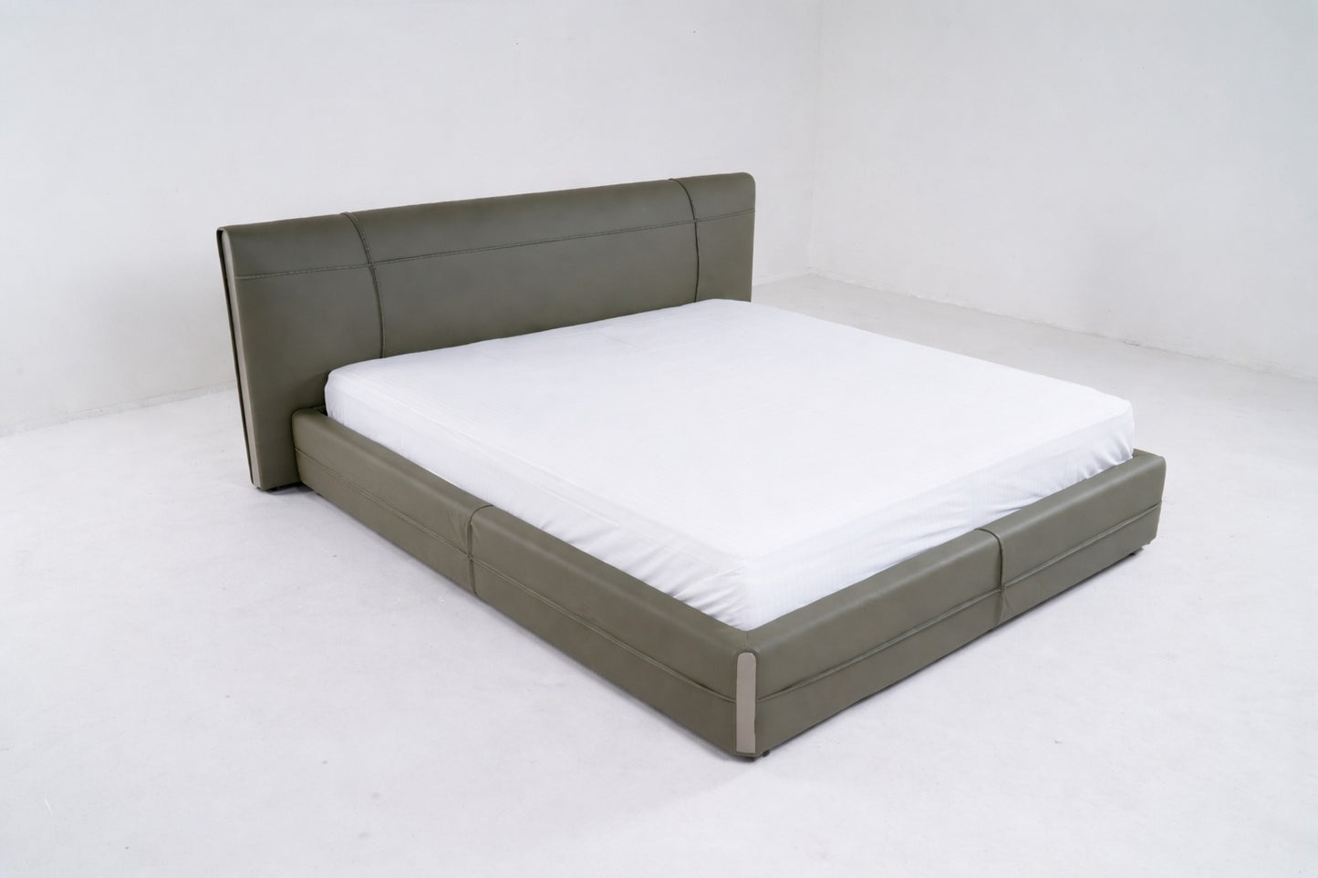 A2092(2) - BED - BLR WH