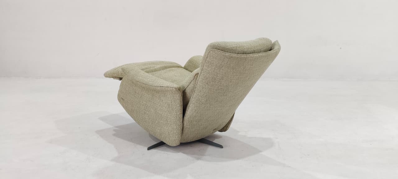 C243-F44-78 - ARM CHAIR - BLR WH