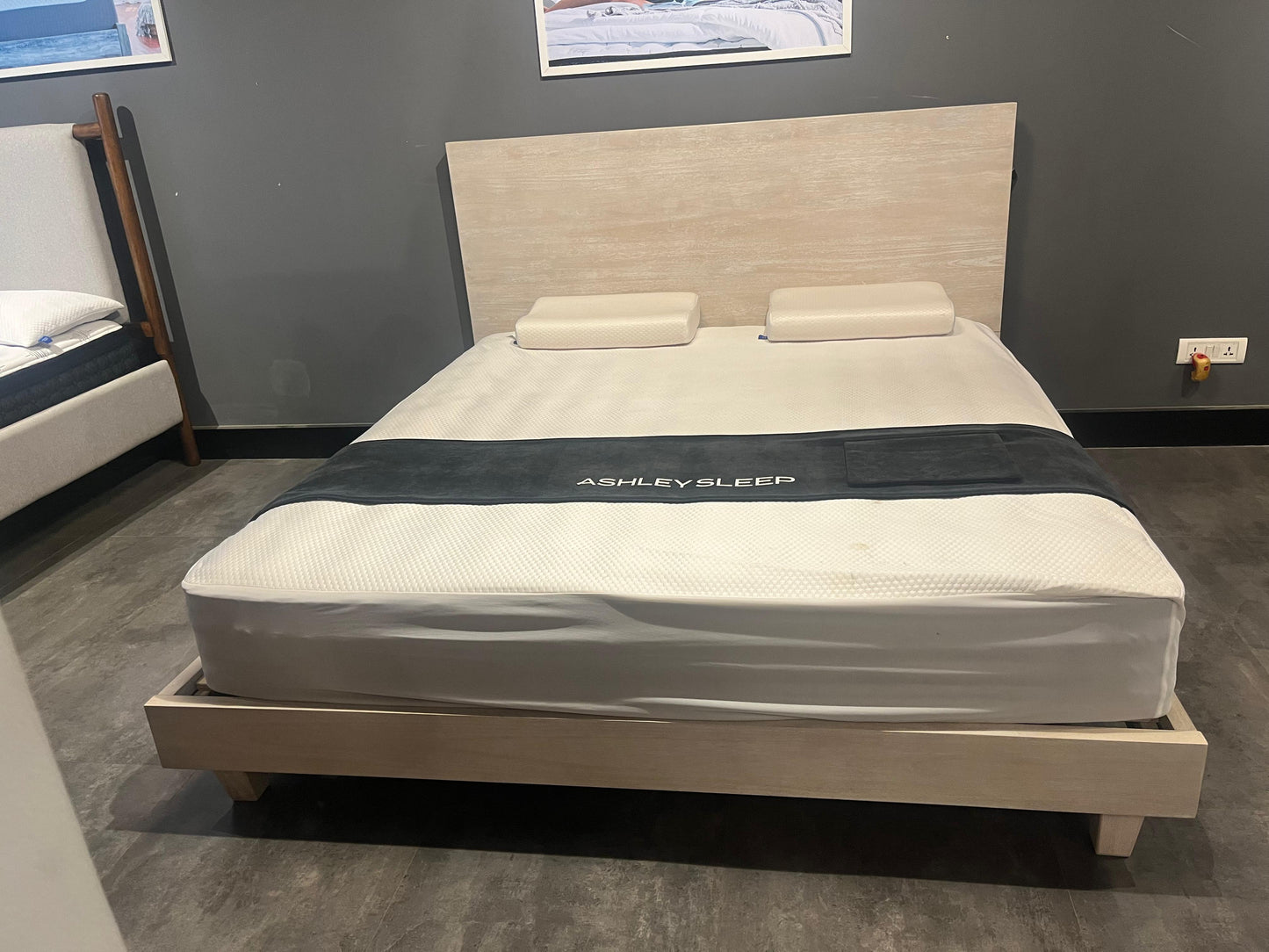 B872-56W1+58W1(1) - KING PANEL BED - NAR