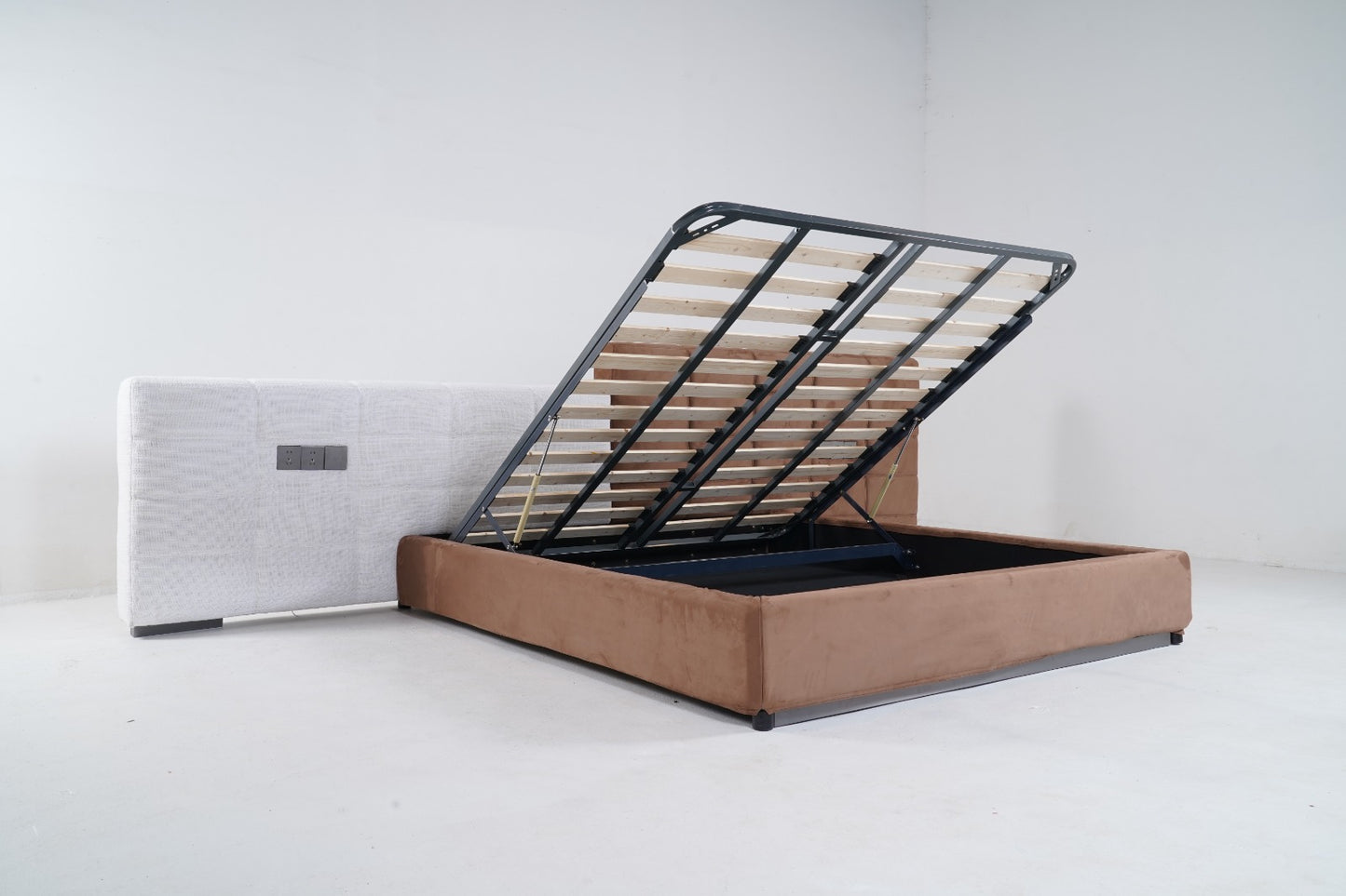 A2047(4) - KING STORAGE BED - BLR WH