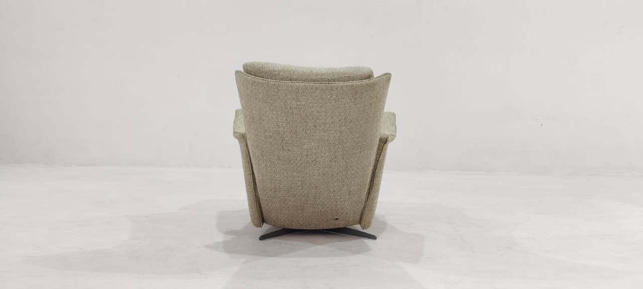 C243-F44-78 - ARM CHAIR - BLR WH
