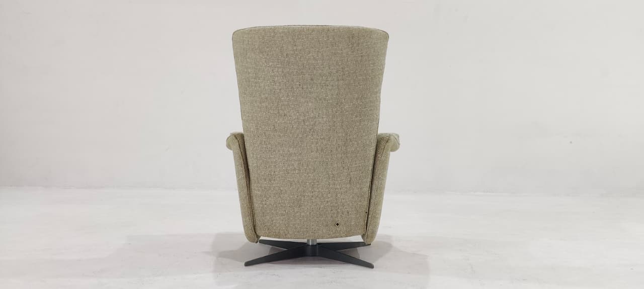 C243-F44-78 - ARM CHAIR - BLR WH