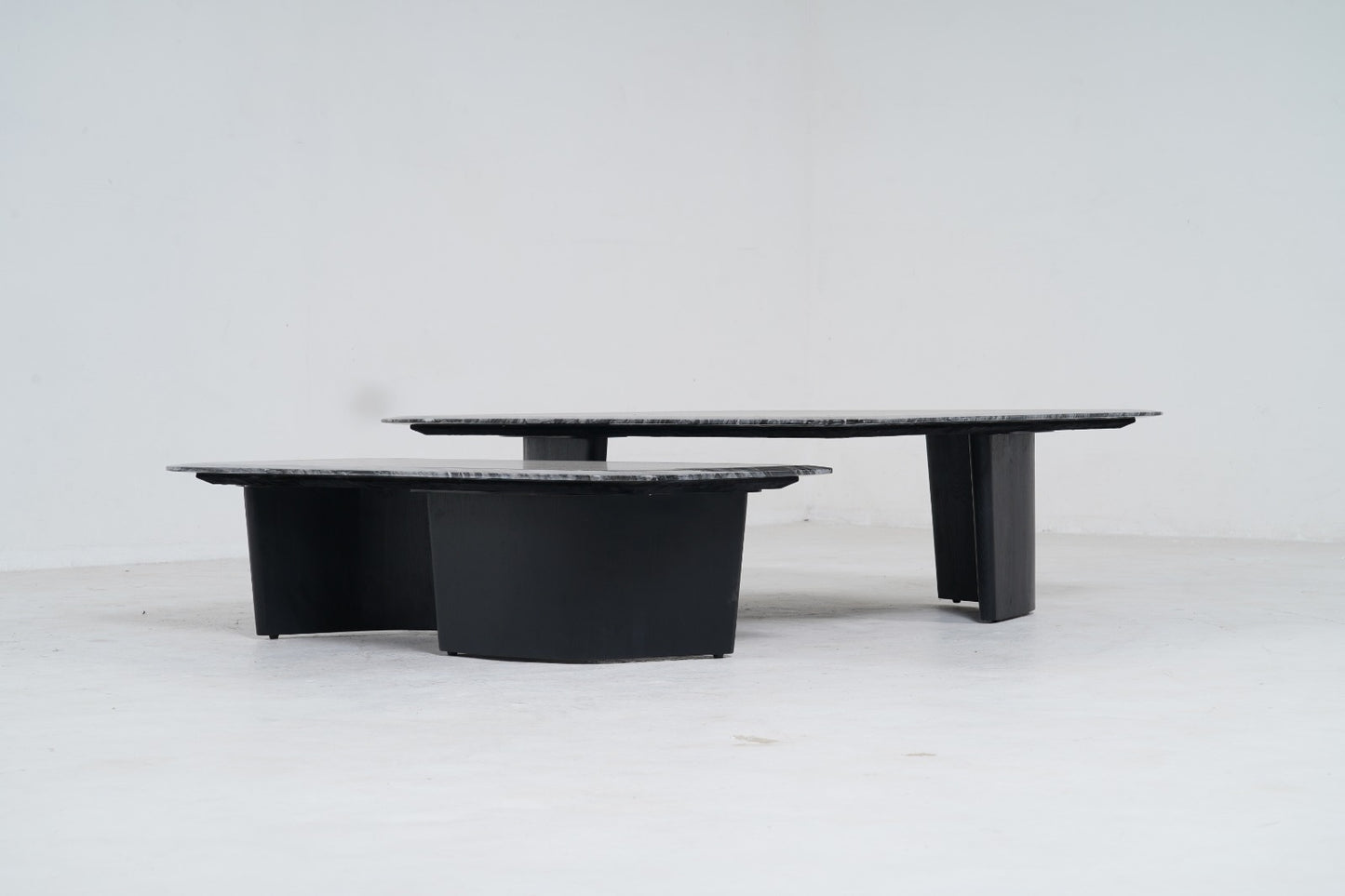 672(2) - COFFEE TABLE - BLR WH