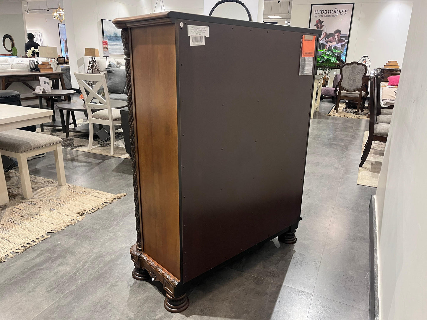 B553-46 - CHEST OF DRAWERS - NAR