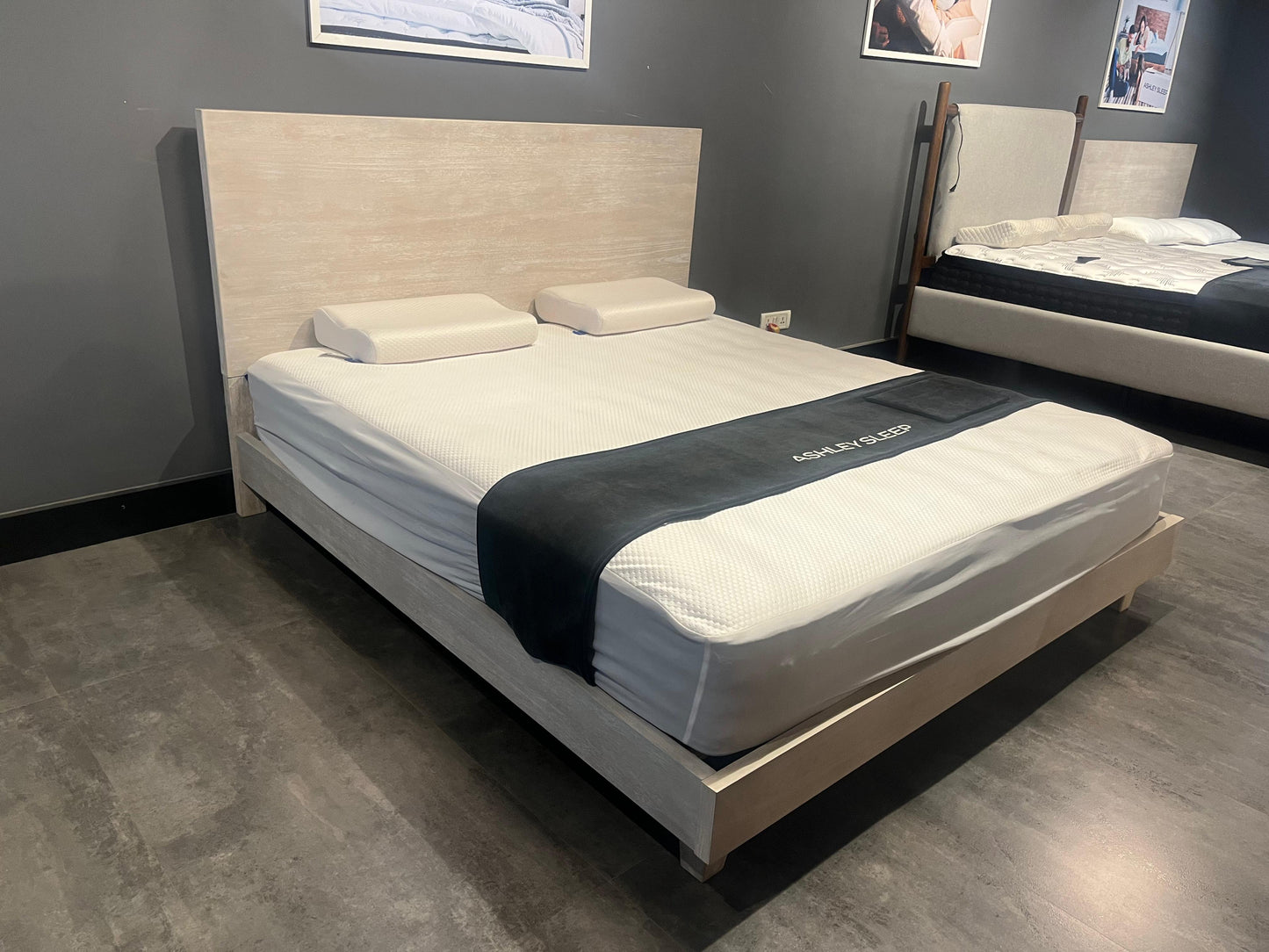 B872-56W1+58W1(1) - KING PANEL BED - NAR
