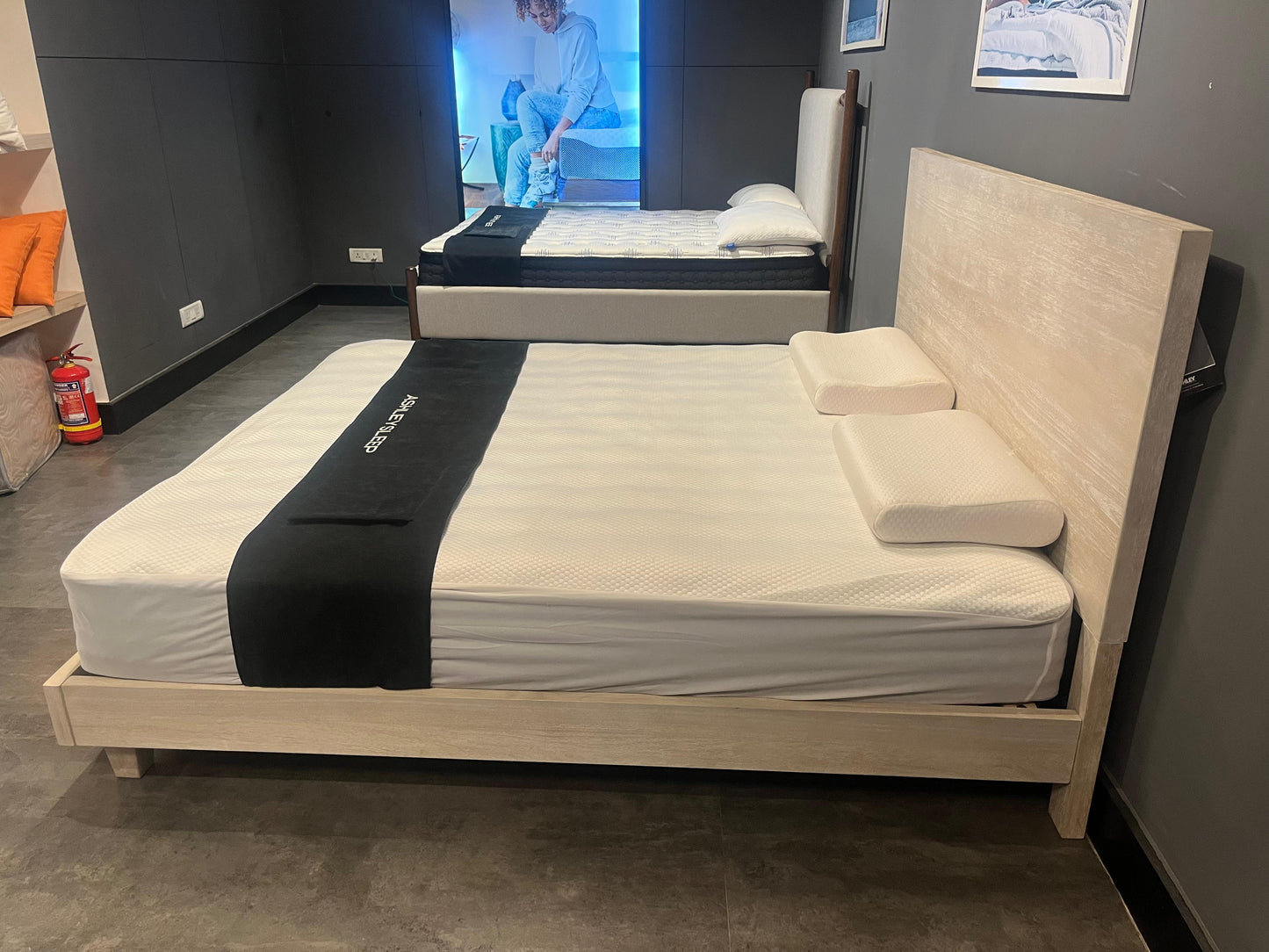 B872-56W1+58W1(1) - KING PANEL BED - NAR