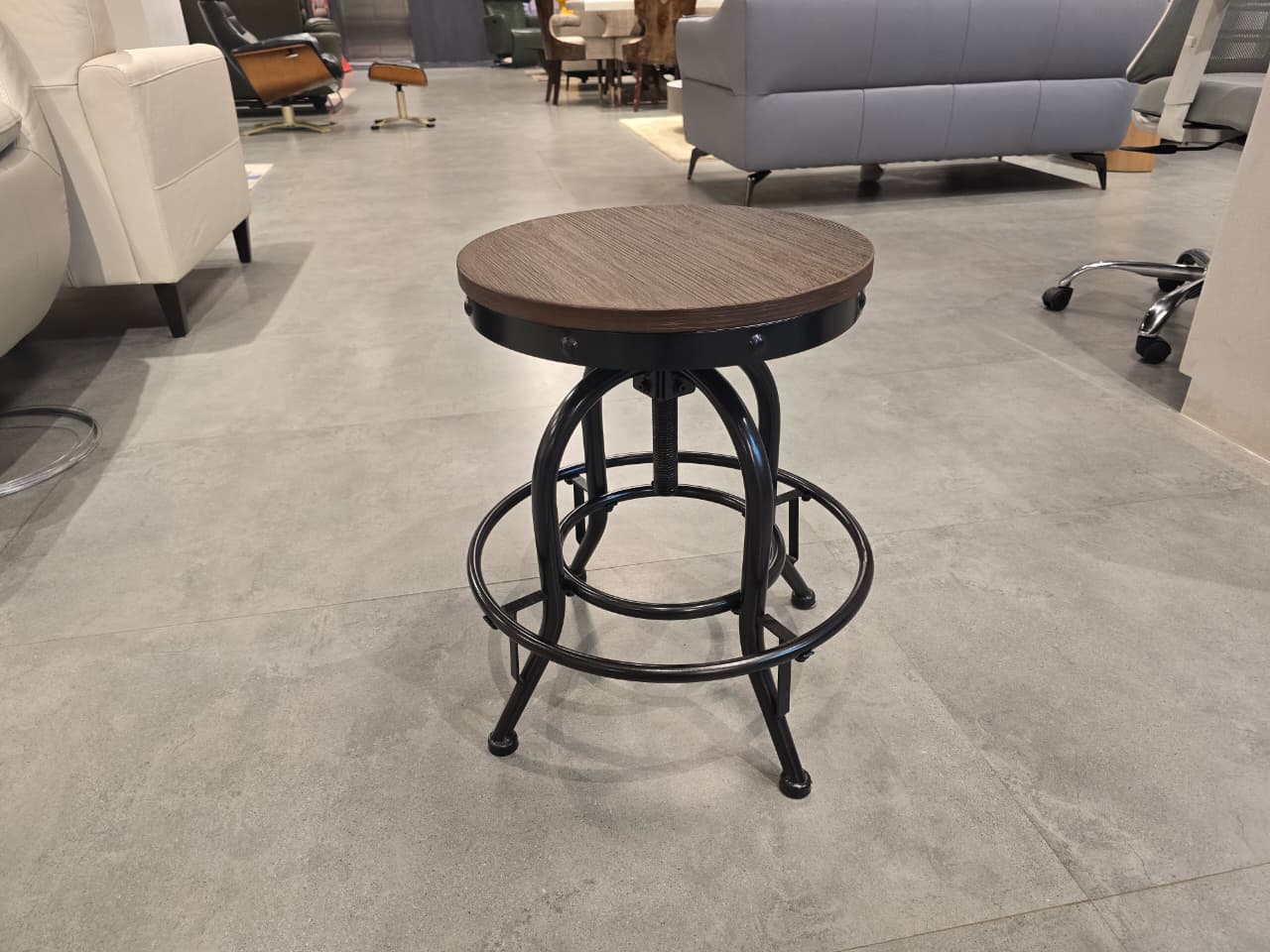 D542-224 - STOOL - OUTLET