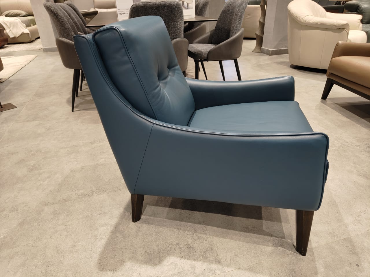 C011-003-24 - ARM CHAIR - IND