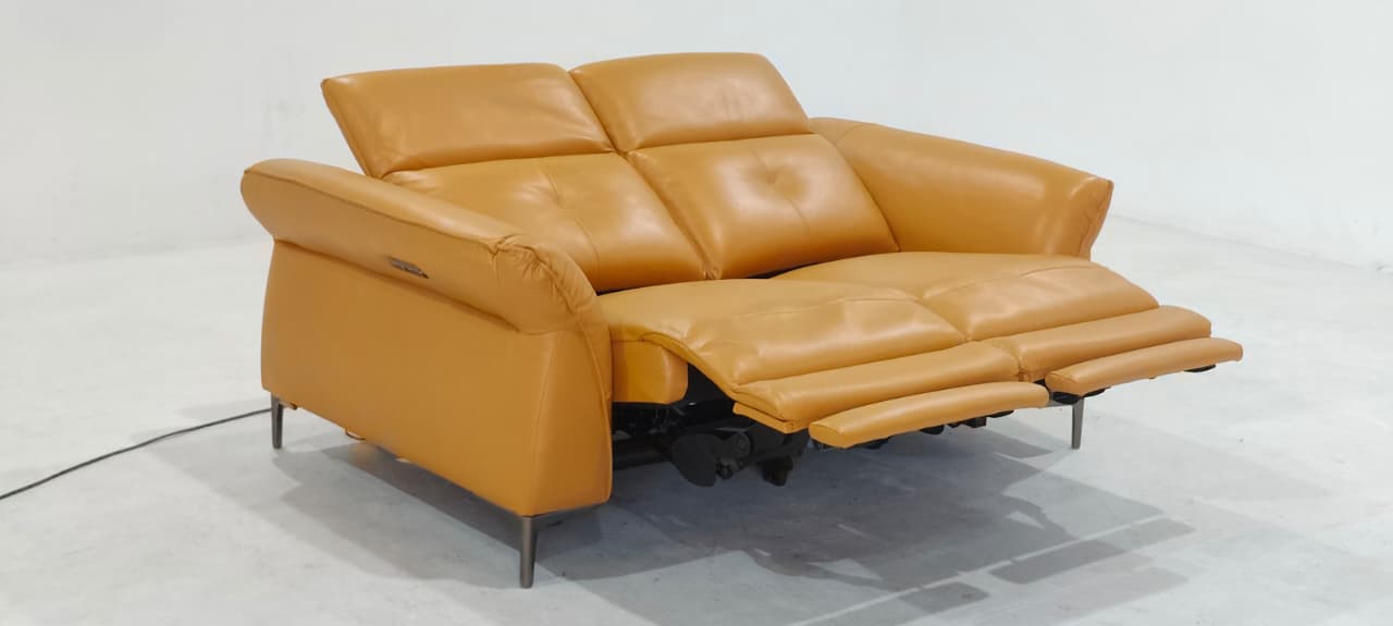 KM.5057(1) - 2 SEATER RECLINER(ELECTRIC) - OUTLET