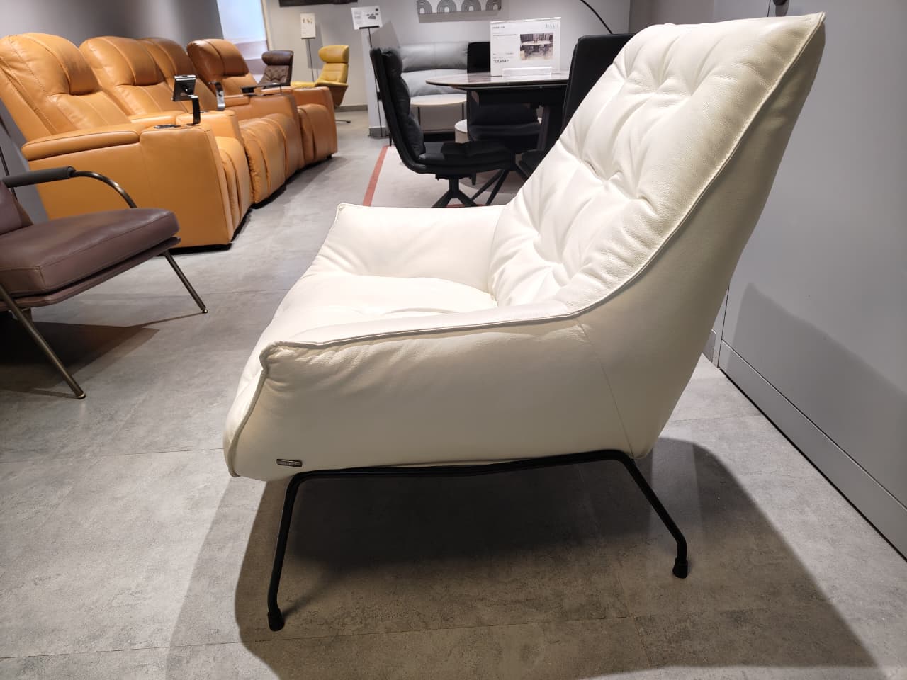 A1118 - ACCENT CHAIR - IND