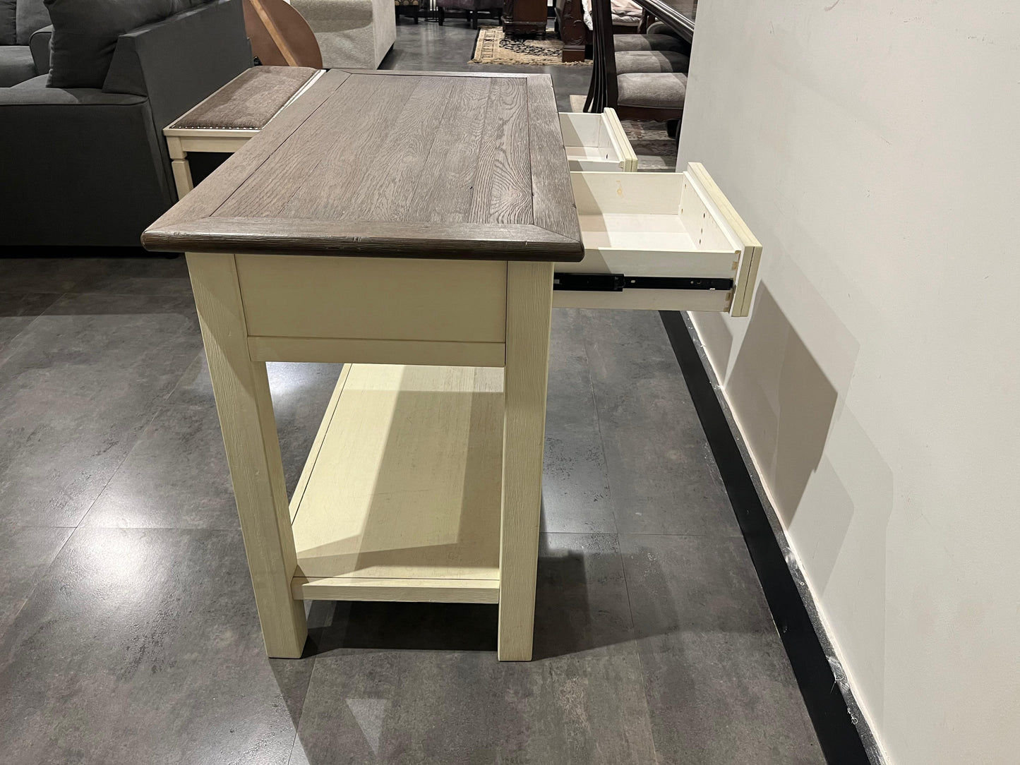 T637-4 - SOFA TABLE - NAR