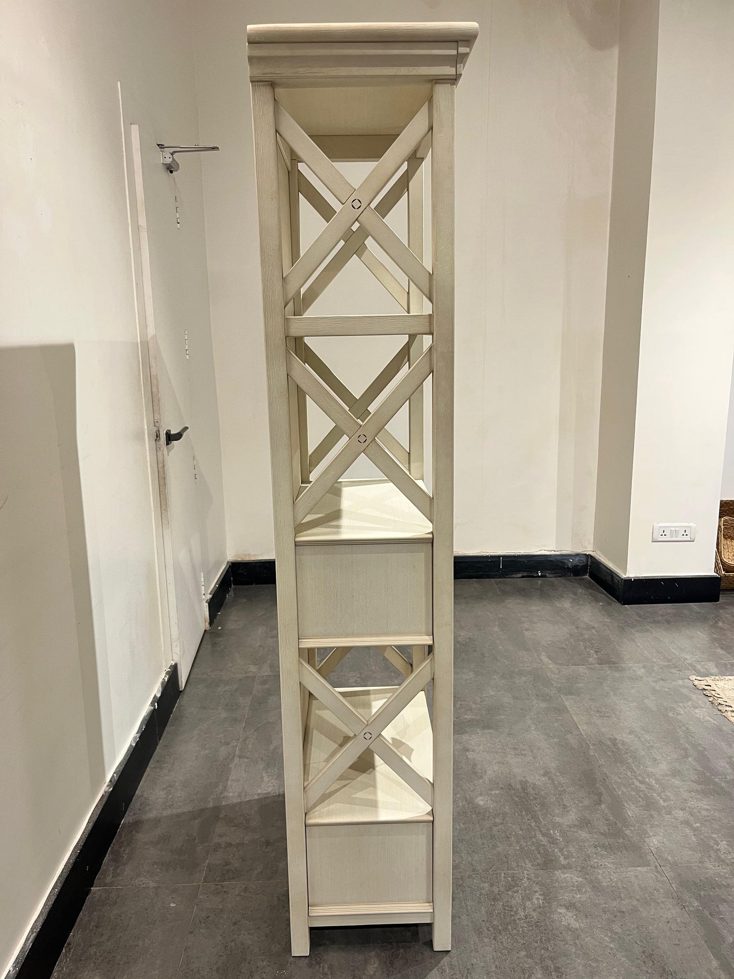D647-76 - DISPLAY CABINET - NAR