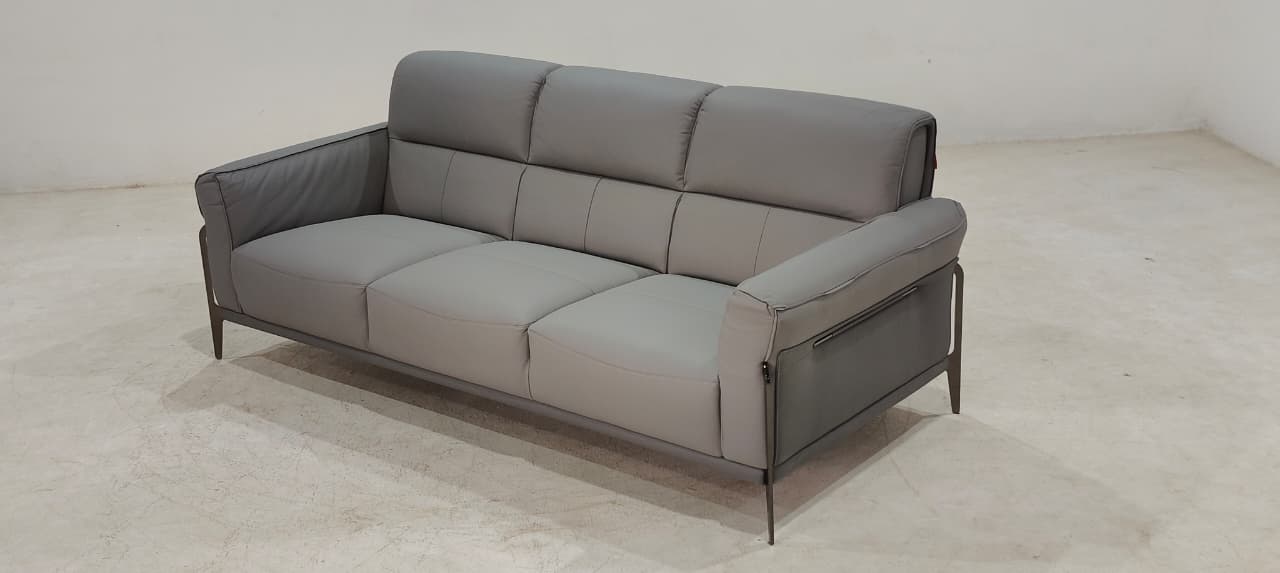 8181(1) - 3 SEATER - BLR WH