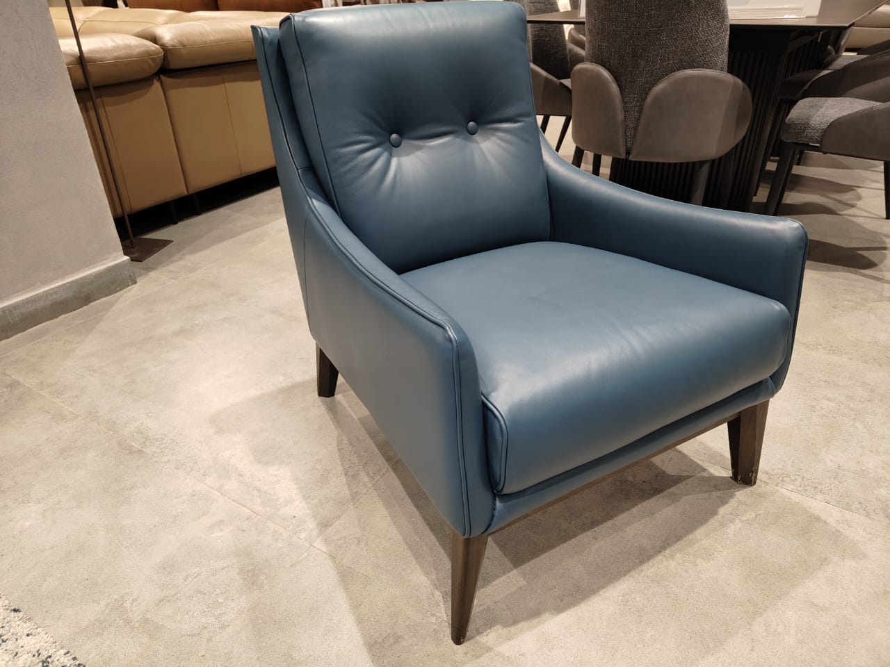 C011-003-24 - ARM CHAIR - IND
