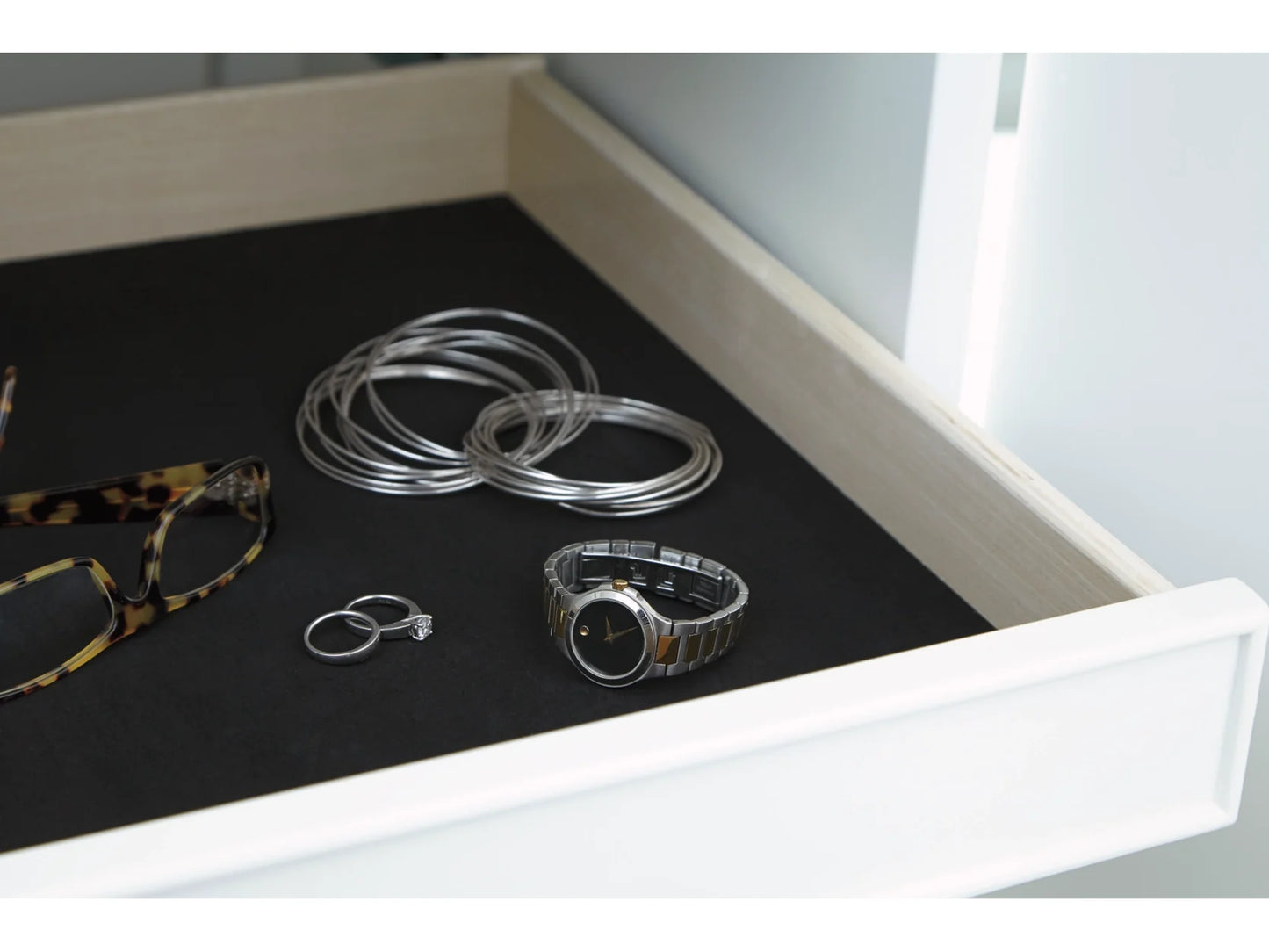 B672-48(6) - CHEST OF DRAWER - BLR WH