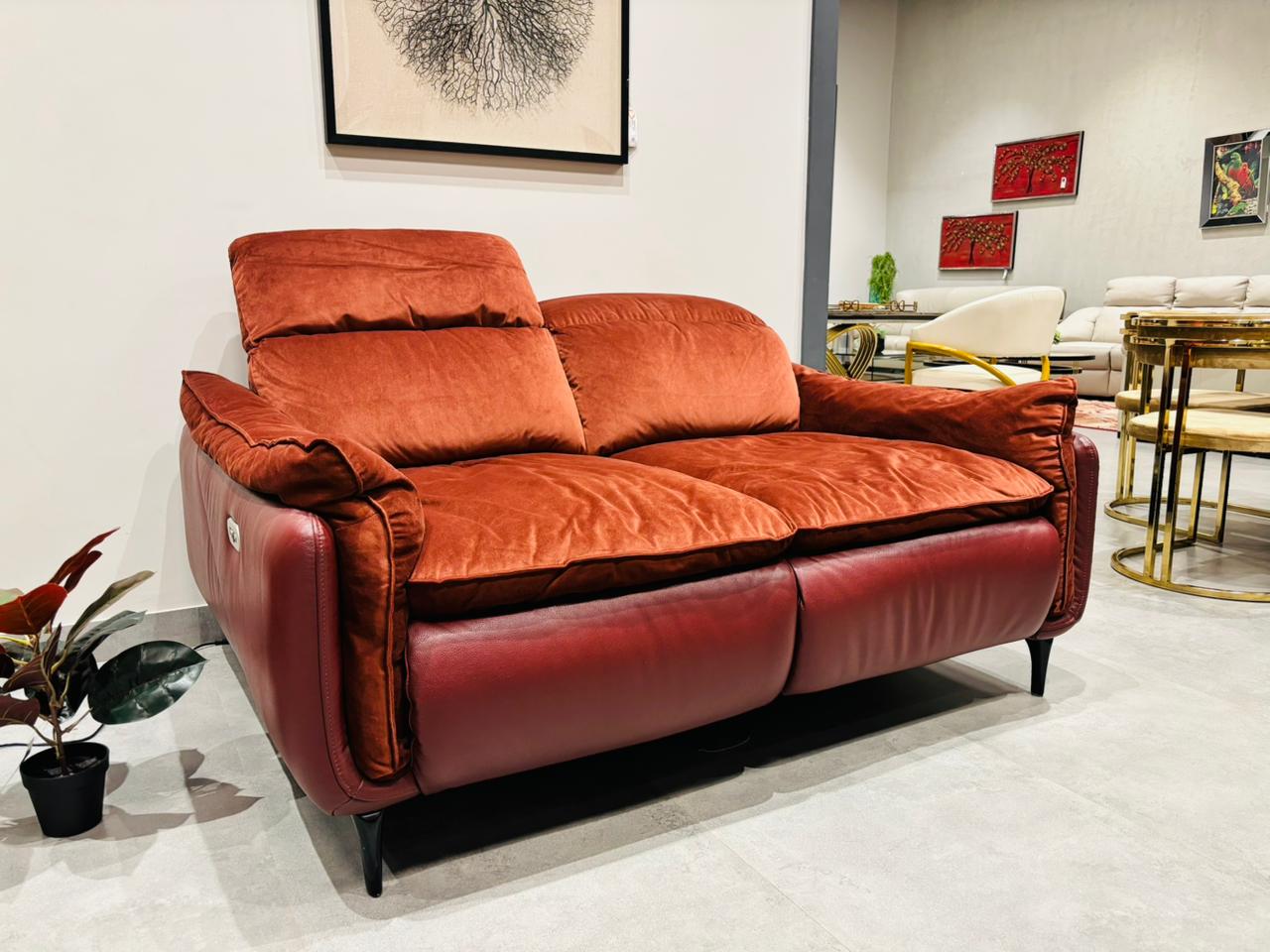 KM.5166 - 2 SEATER RECLINER(ELECTRIC) - OUTLET