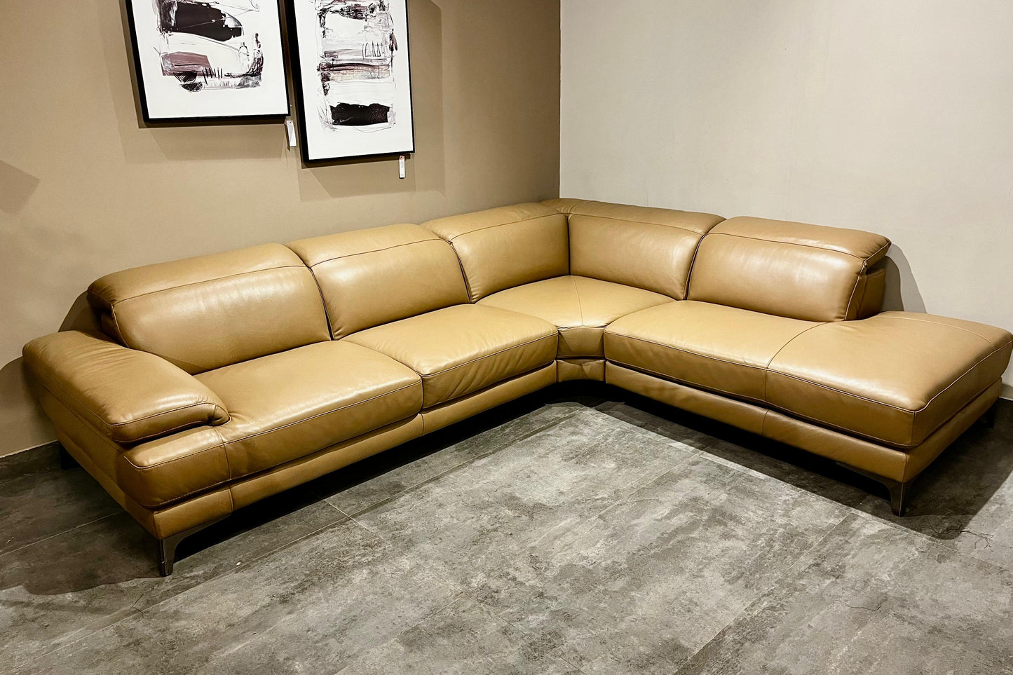 C054 - 3 SEATER+CHAISE - IND