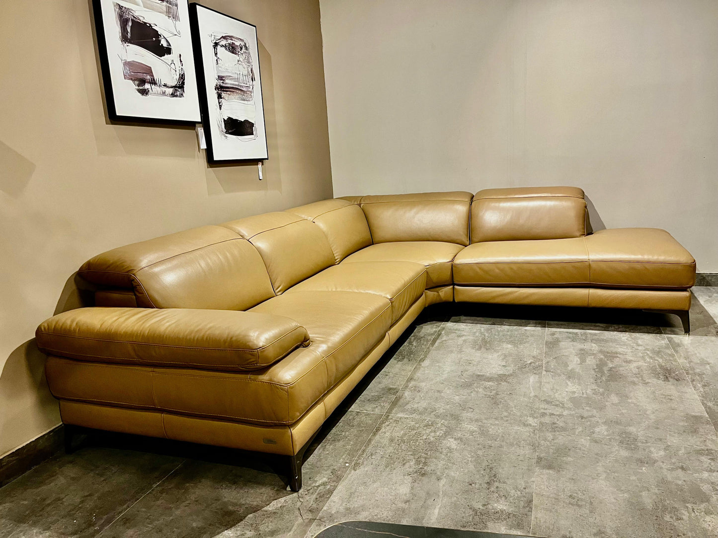 C054 - 3 SEATER+CHAISE - IND